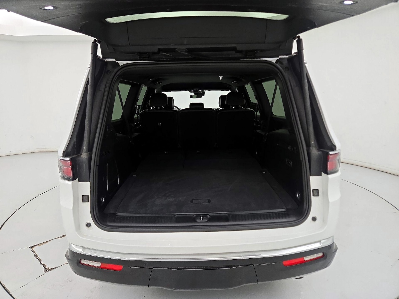 2024 Jeep Wagoneer L Series II - Photo 24