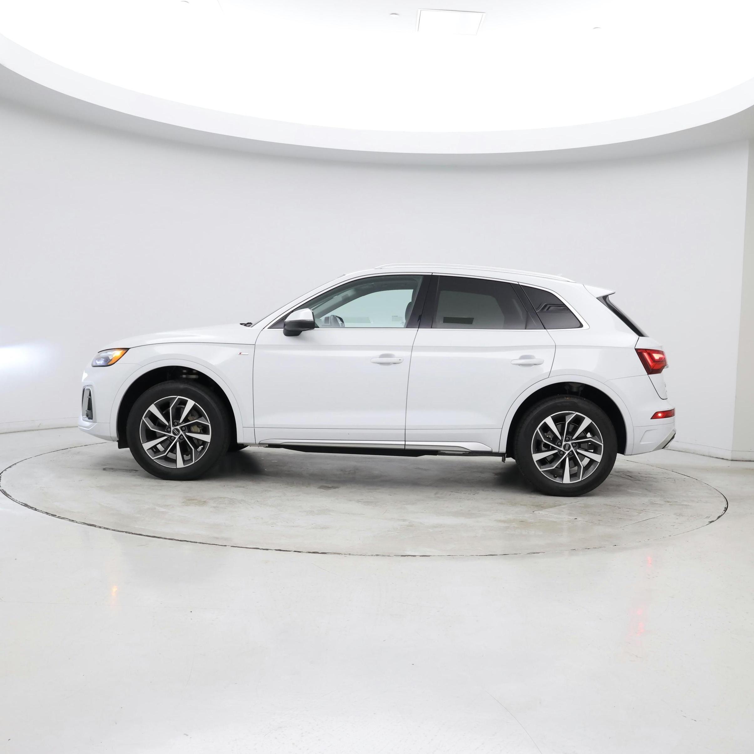 Thumbnail: 2023 Audi Q5 - 6