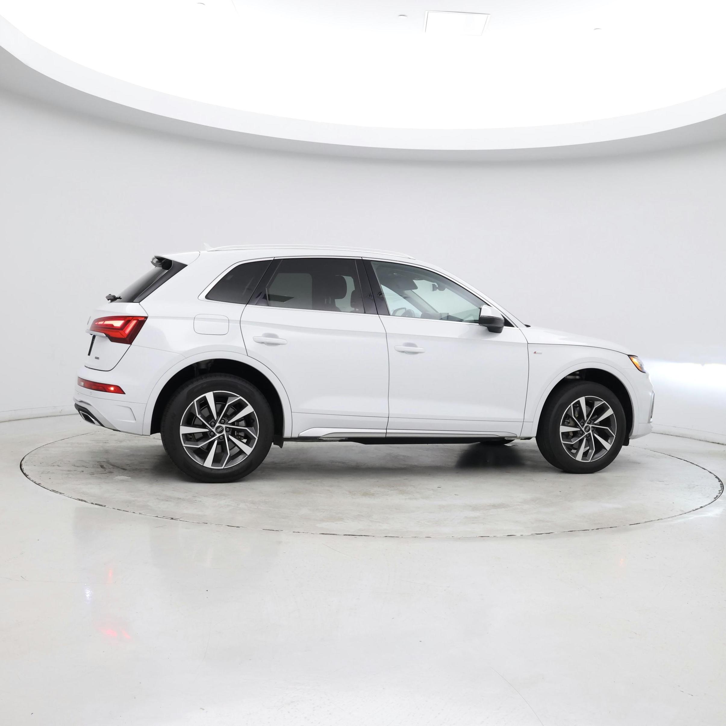 Thumbnail: 2023 Audi Q5 - 8