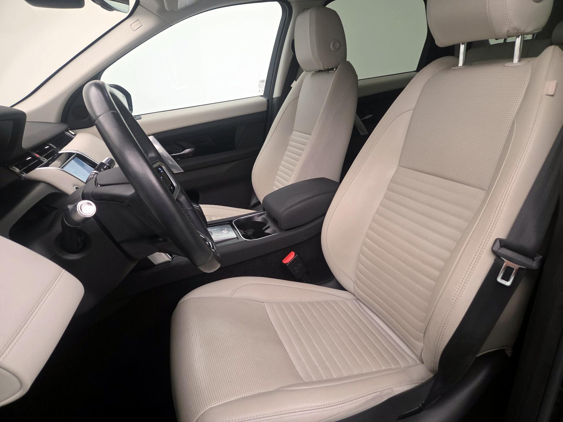 Thumbnail: 2021 Land Rover Discovery Sport - 11