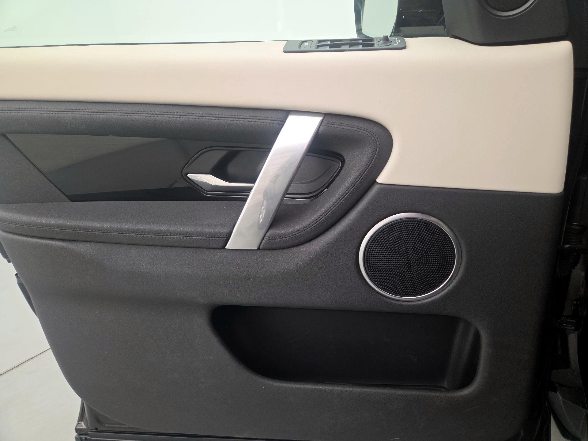 Thumbnail: 2021 Land Rover Discovery Sport - 12