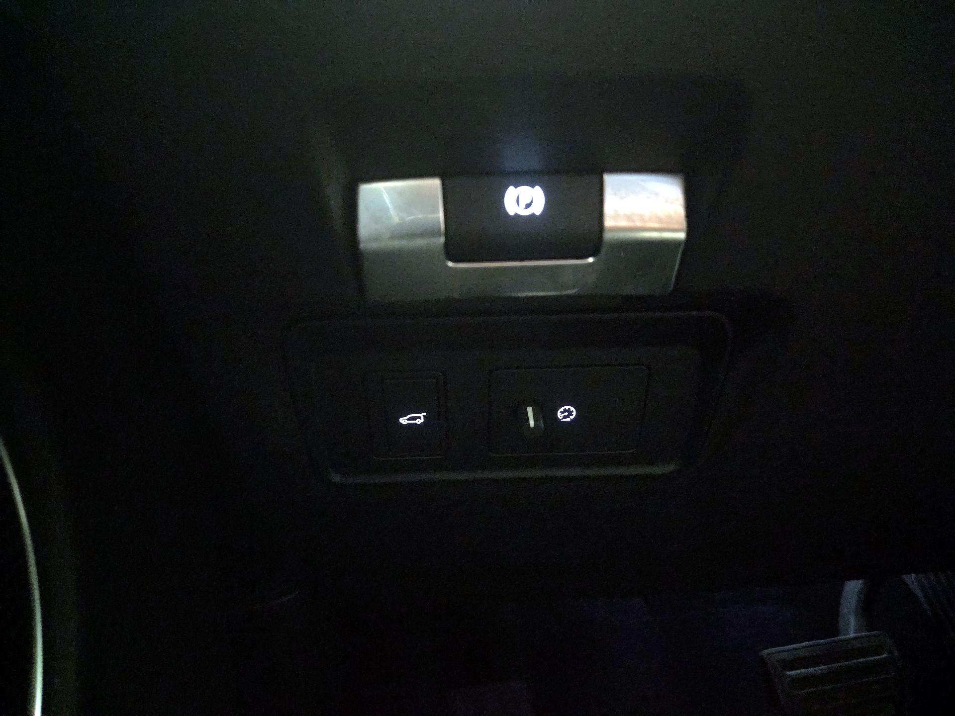 Thumbnail: 2021 Land Rover Discovery Sport - 13
