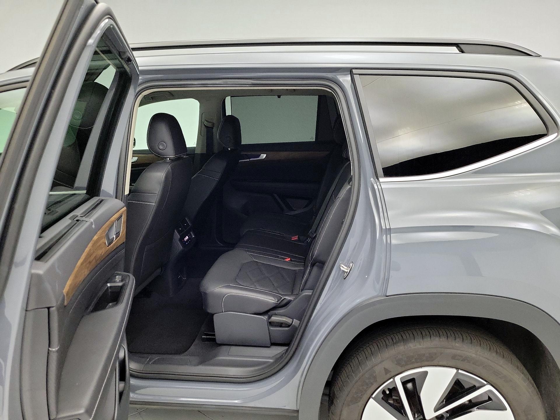 Thumbnail: 2025 Volkswagen Atlas - 20
