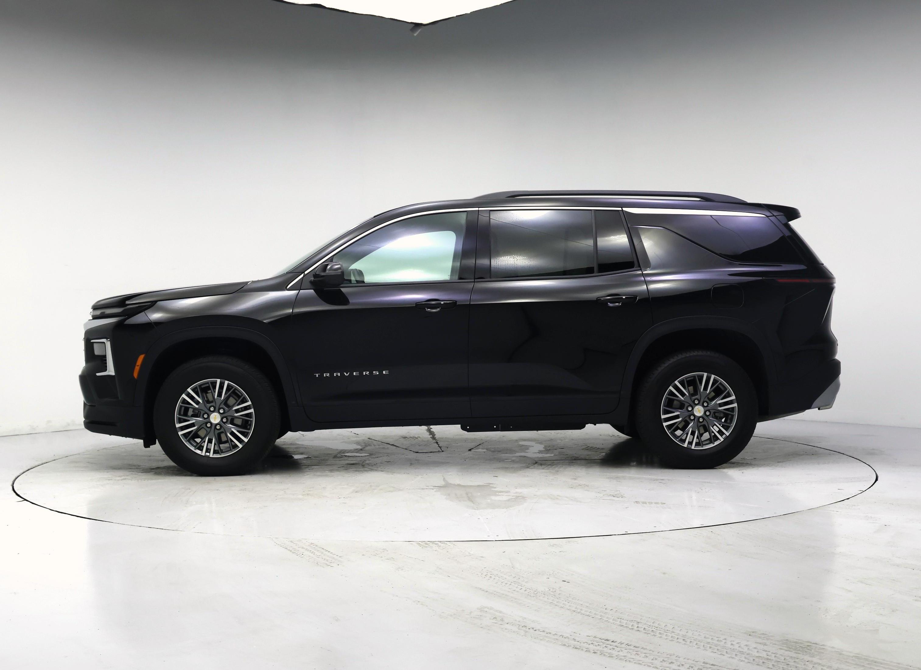 Thumbnail: 2025 Chevrolet Traverse - 3