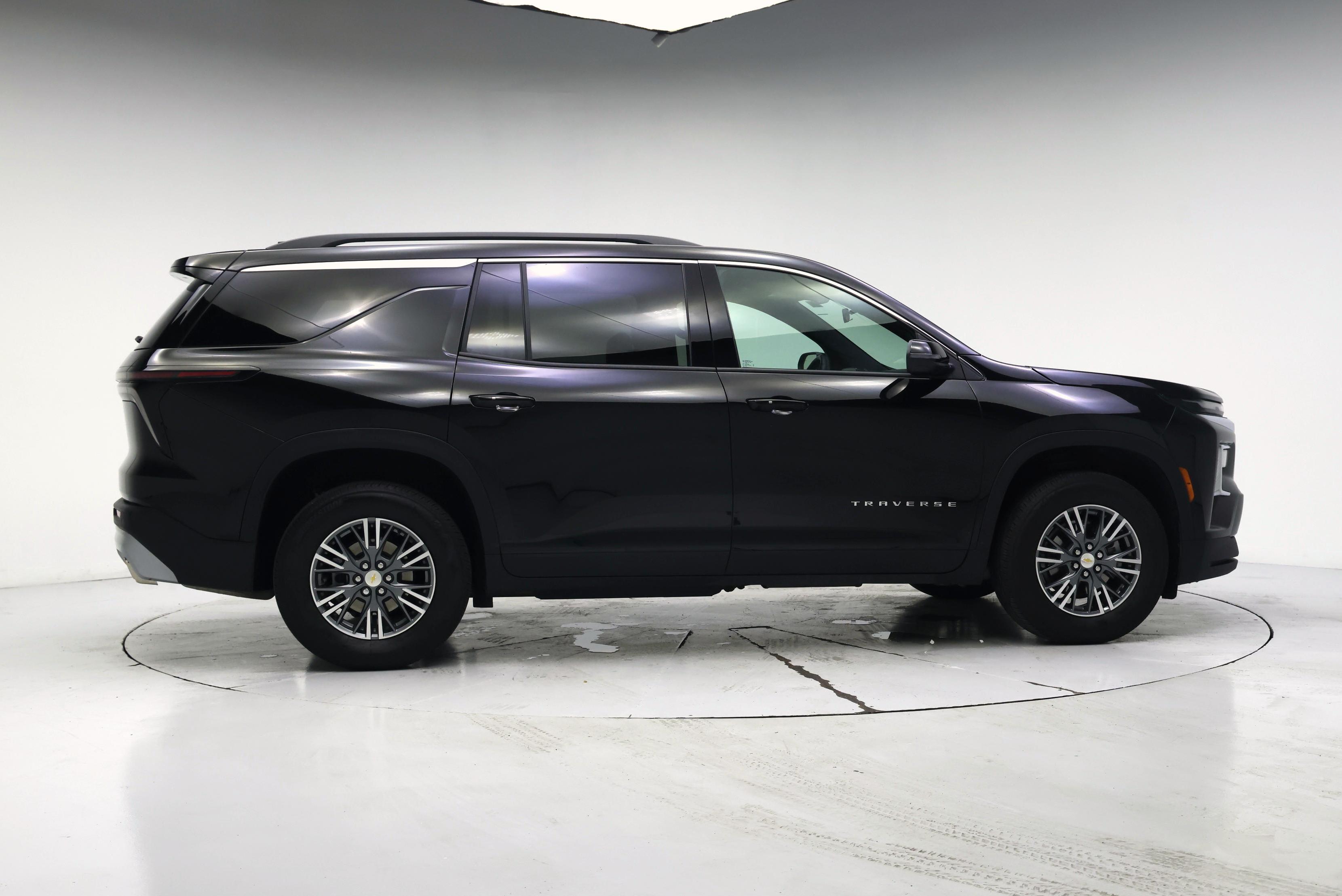 Thumbnail: 2025 Chevrolet Traverse - 7
