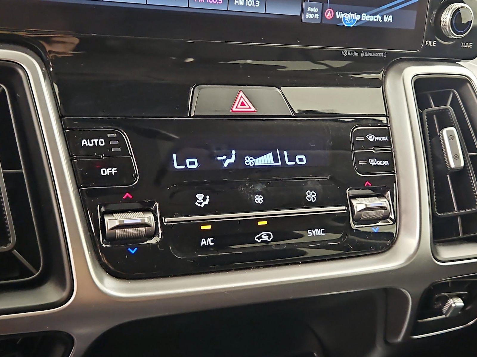 2022 Kia Sorento S - Photo 18