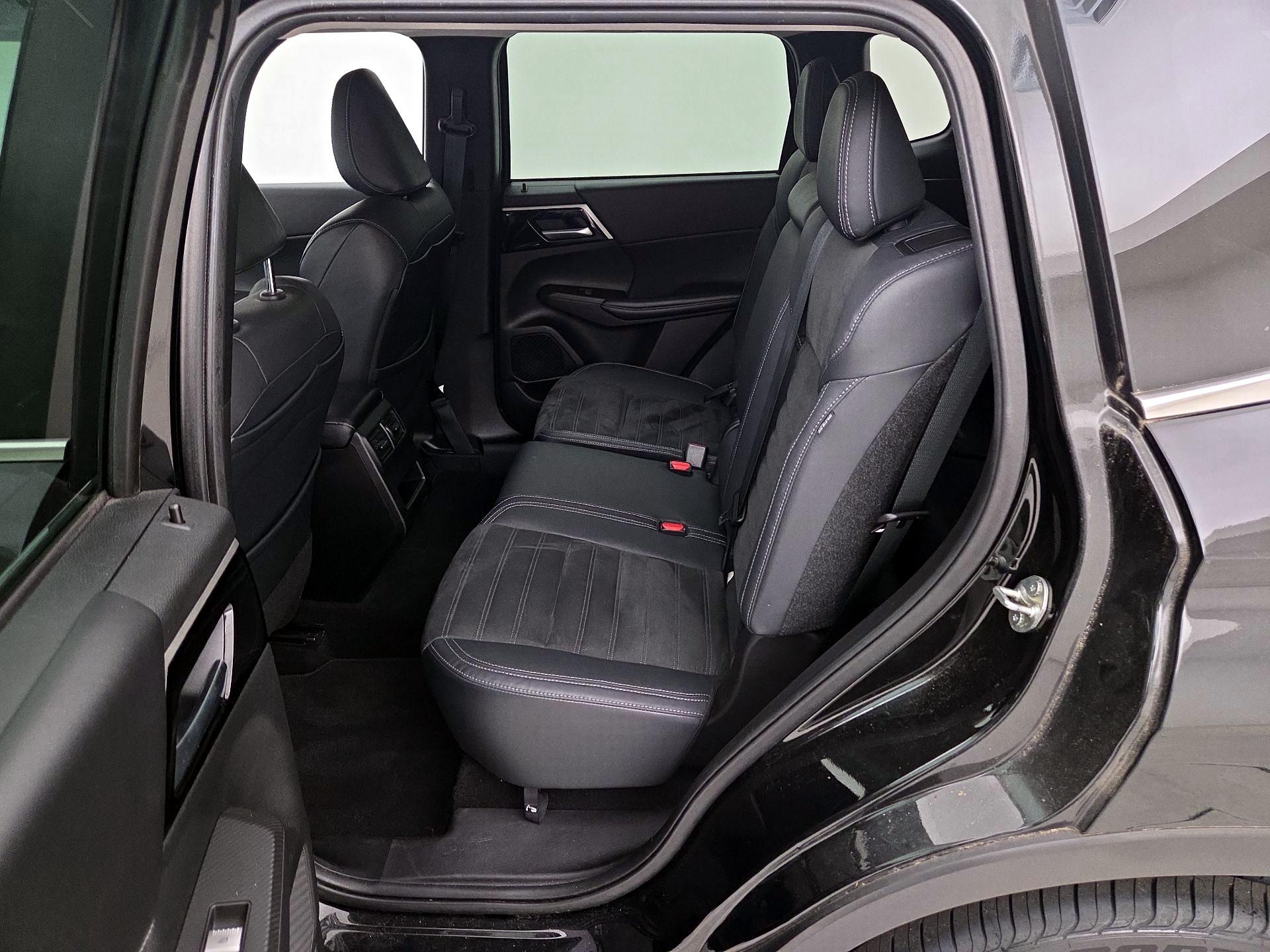 Thumbnail: 2022 Mitsubishi Outlander - 19