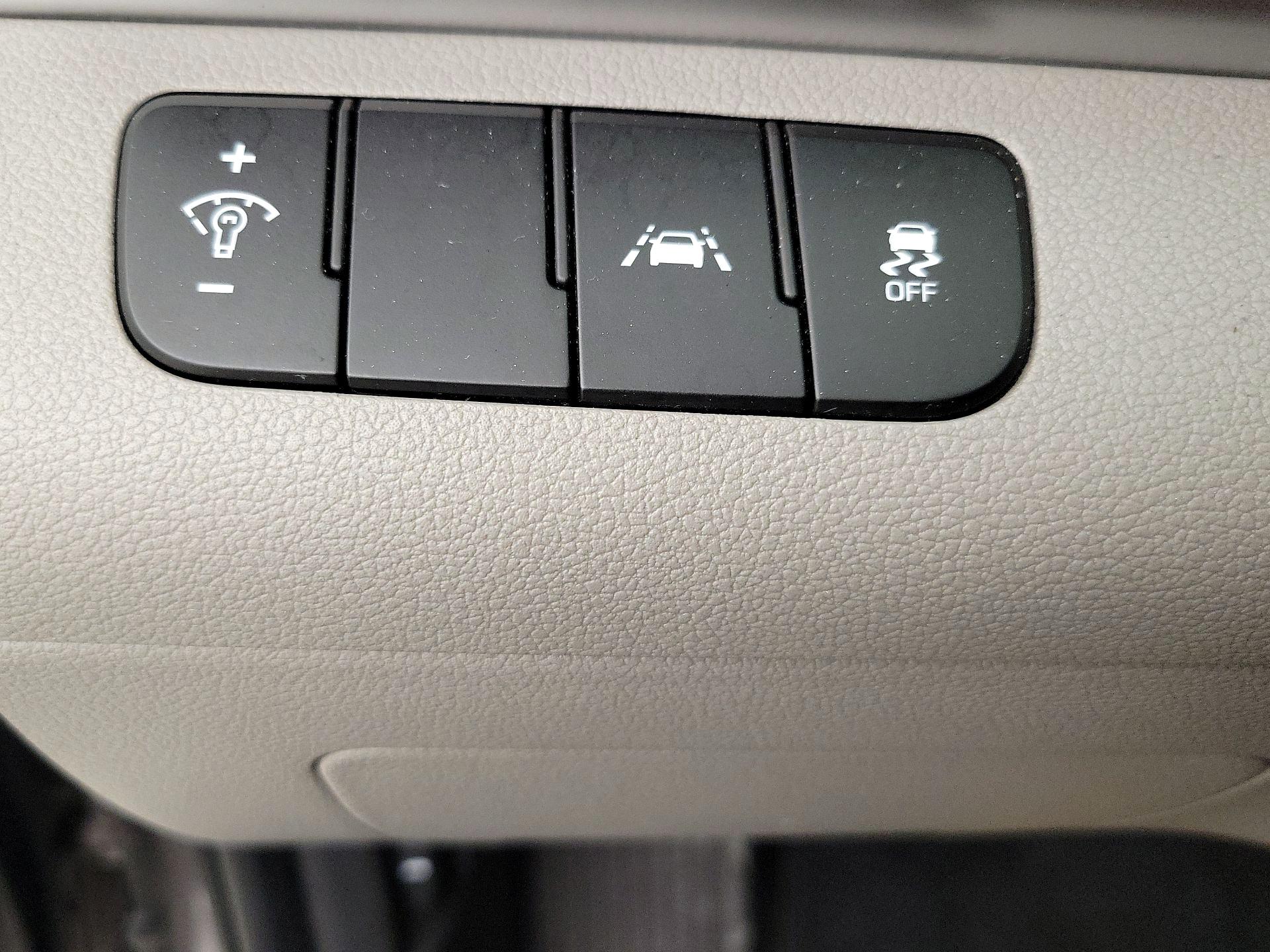 Thumbnail: 2020 Hyundai Elantra - 13
