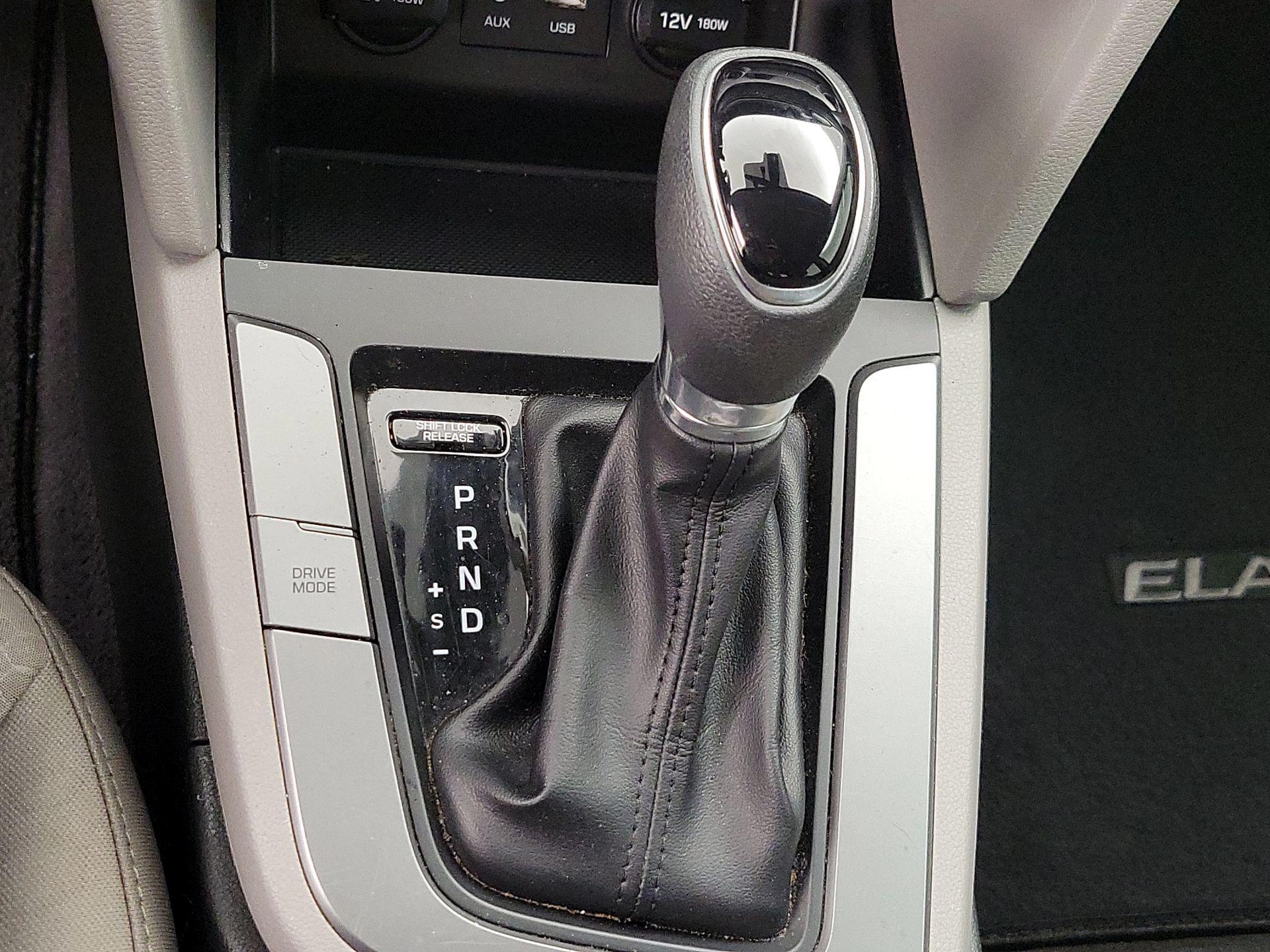 Thumbnail: 2020 Hyundai Elantra - 17