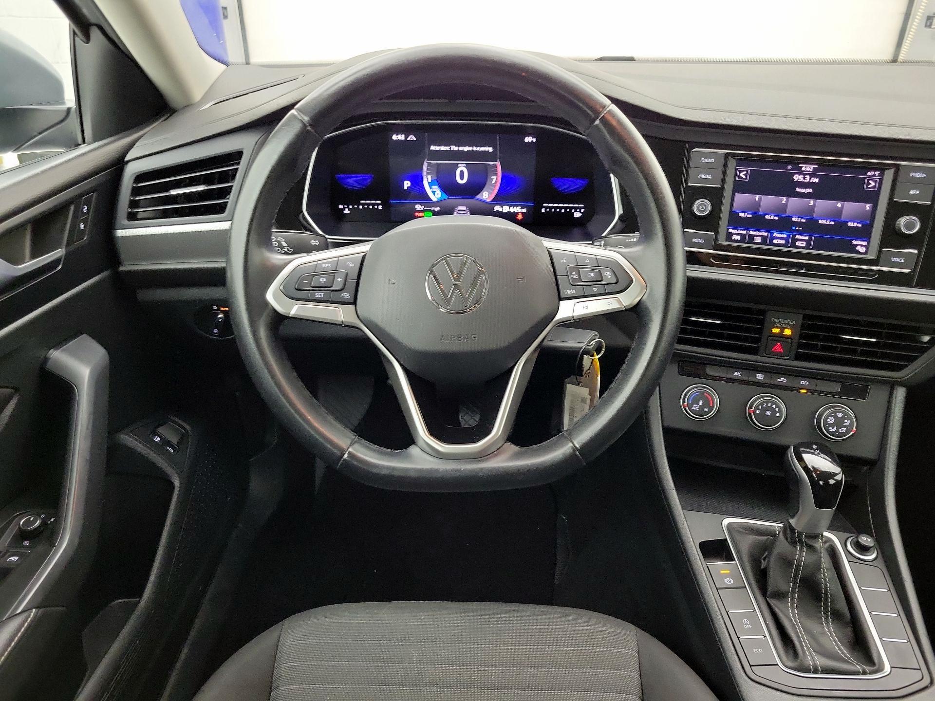 Thumbnail: 2024 Volkswagen Jetta - 10
