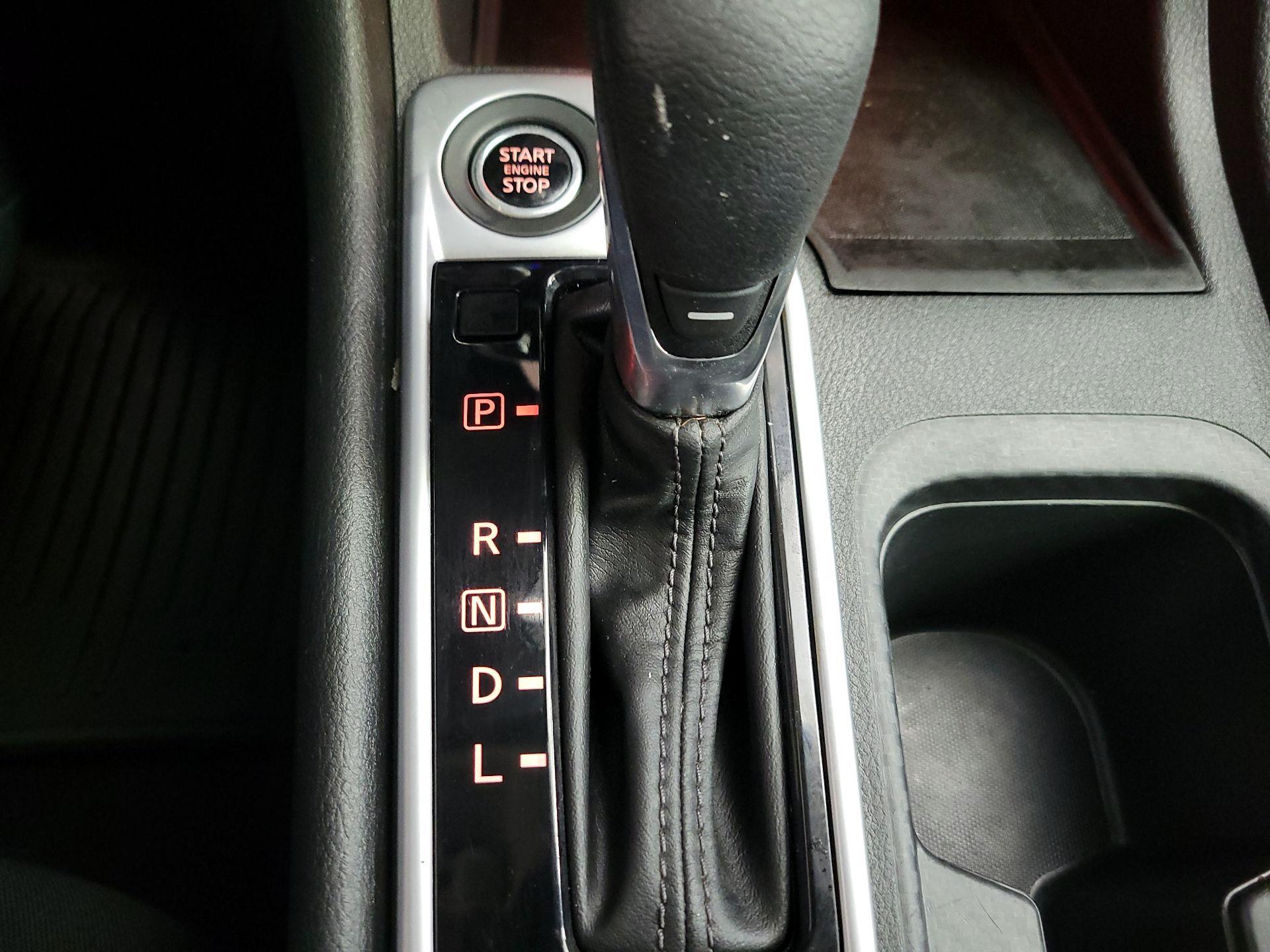 Thumbnail: 2023 Nissan Sentra - 17