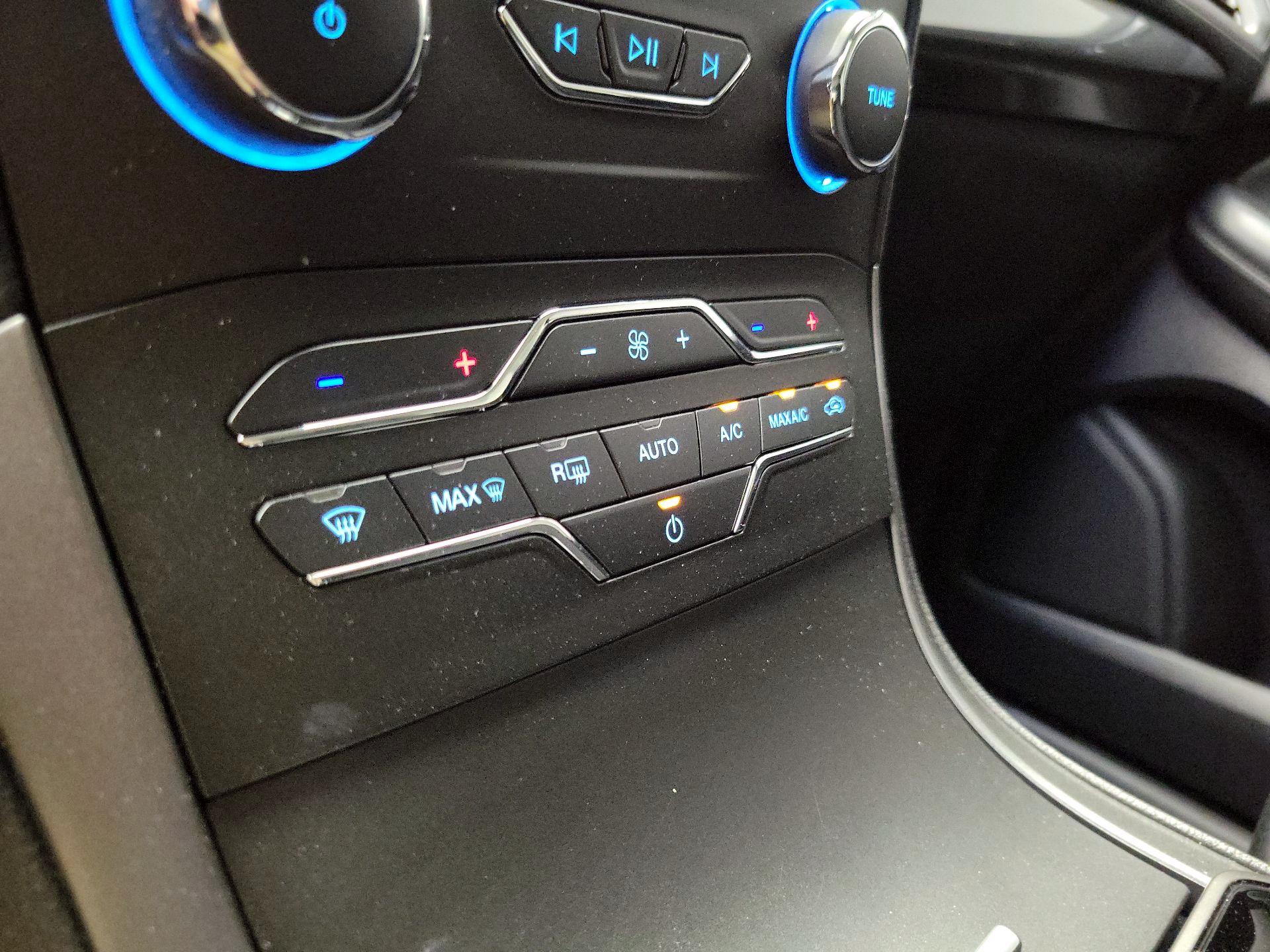 Thumbnail: 2020 Ford Edge - 16