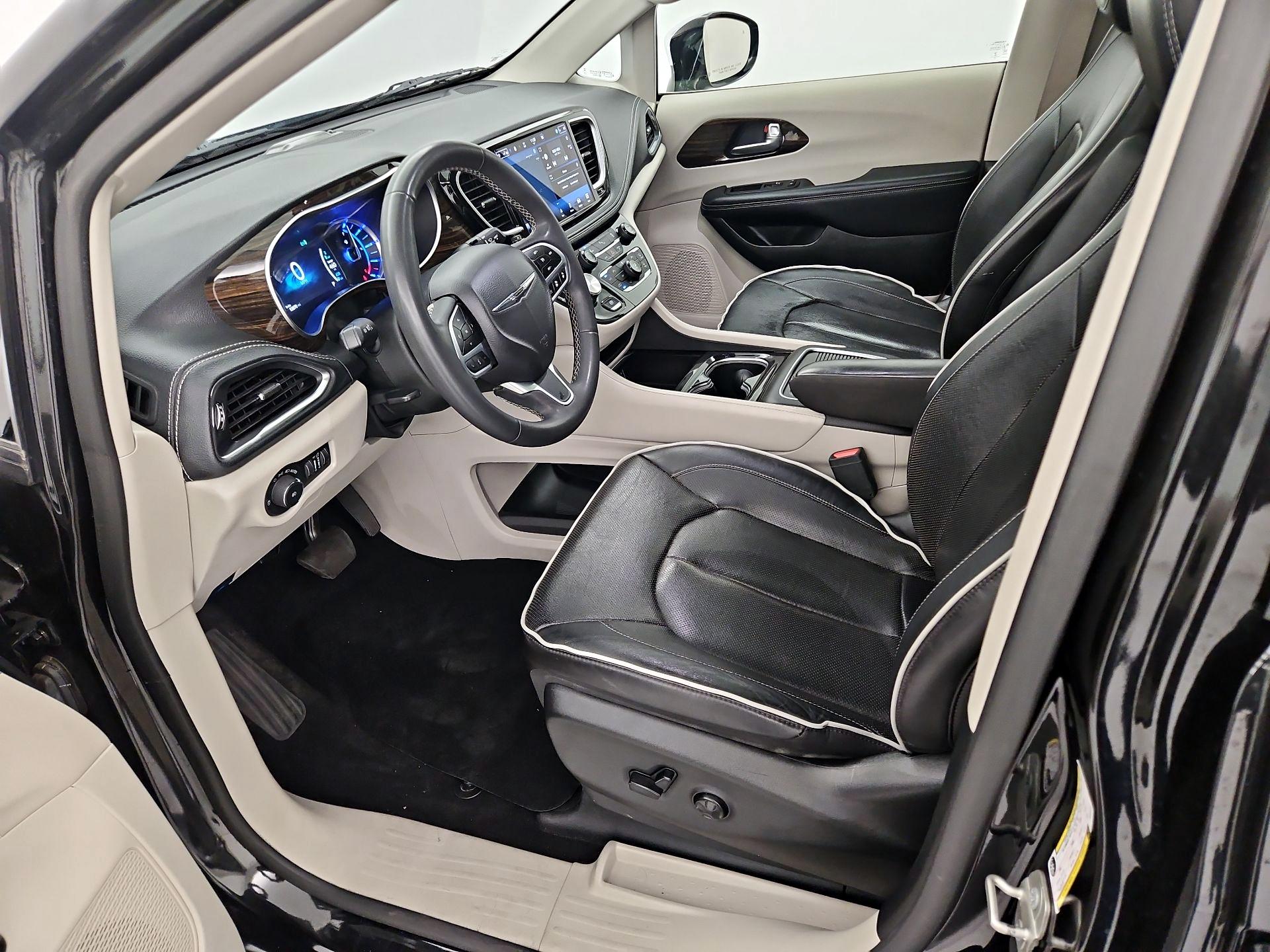 Thumbnail: 2023 Chrysler Pacifica - 11