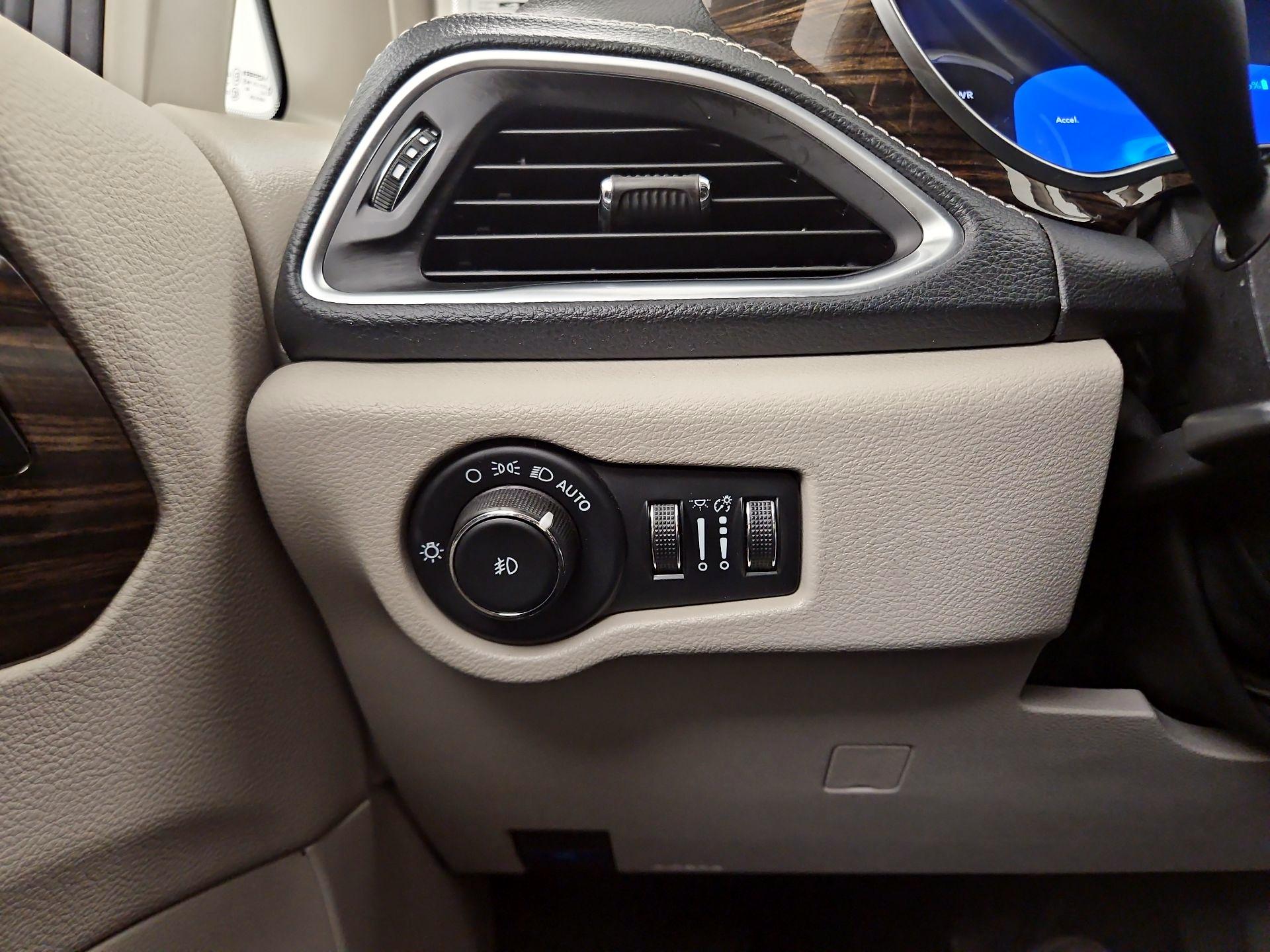 Thumbnail: 2023 Chrysler Pacifica - 13