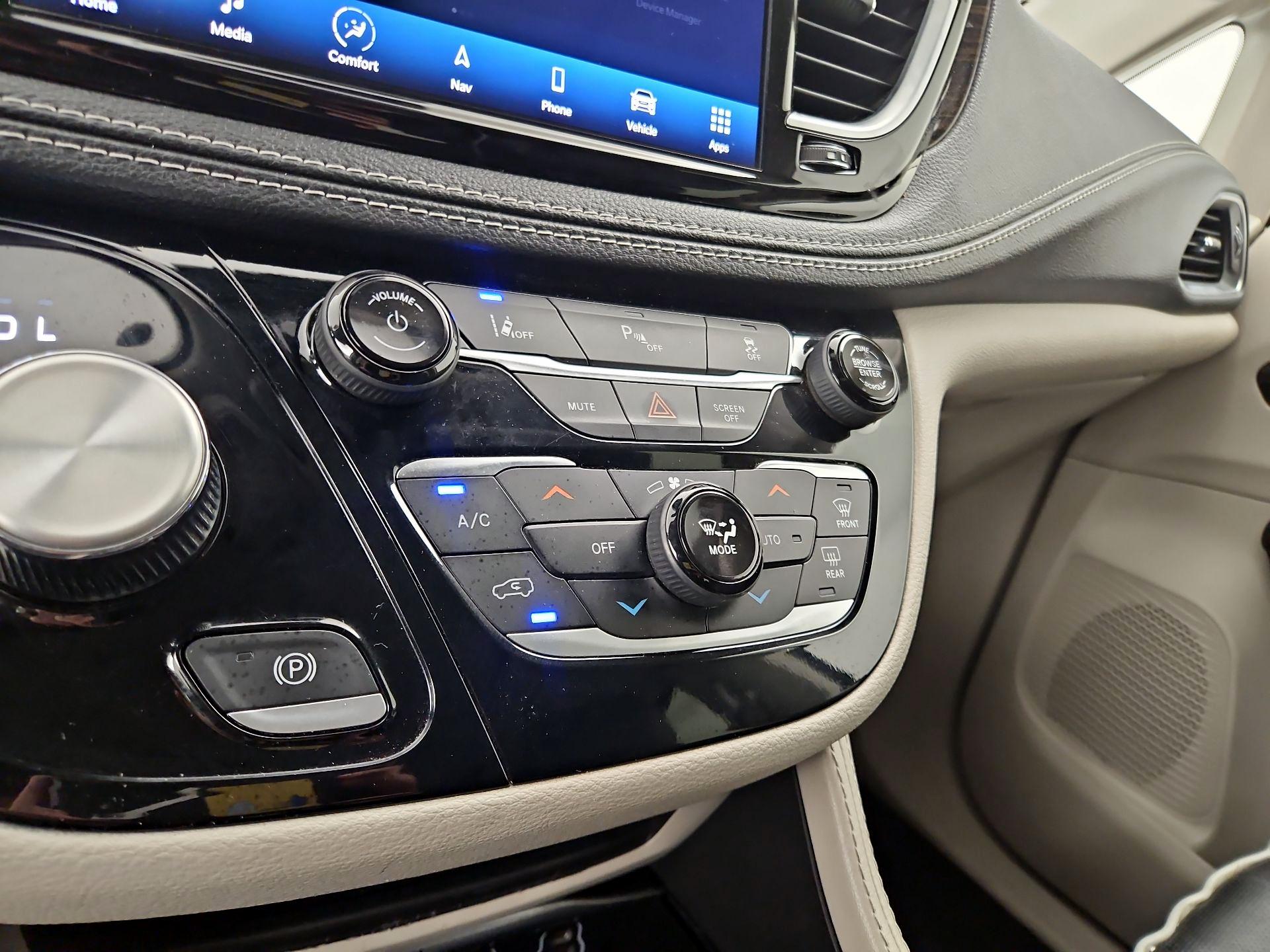 Thumbnail: 2023 Chrysler Pacifica - 17