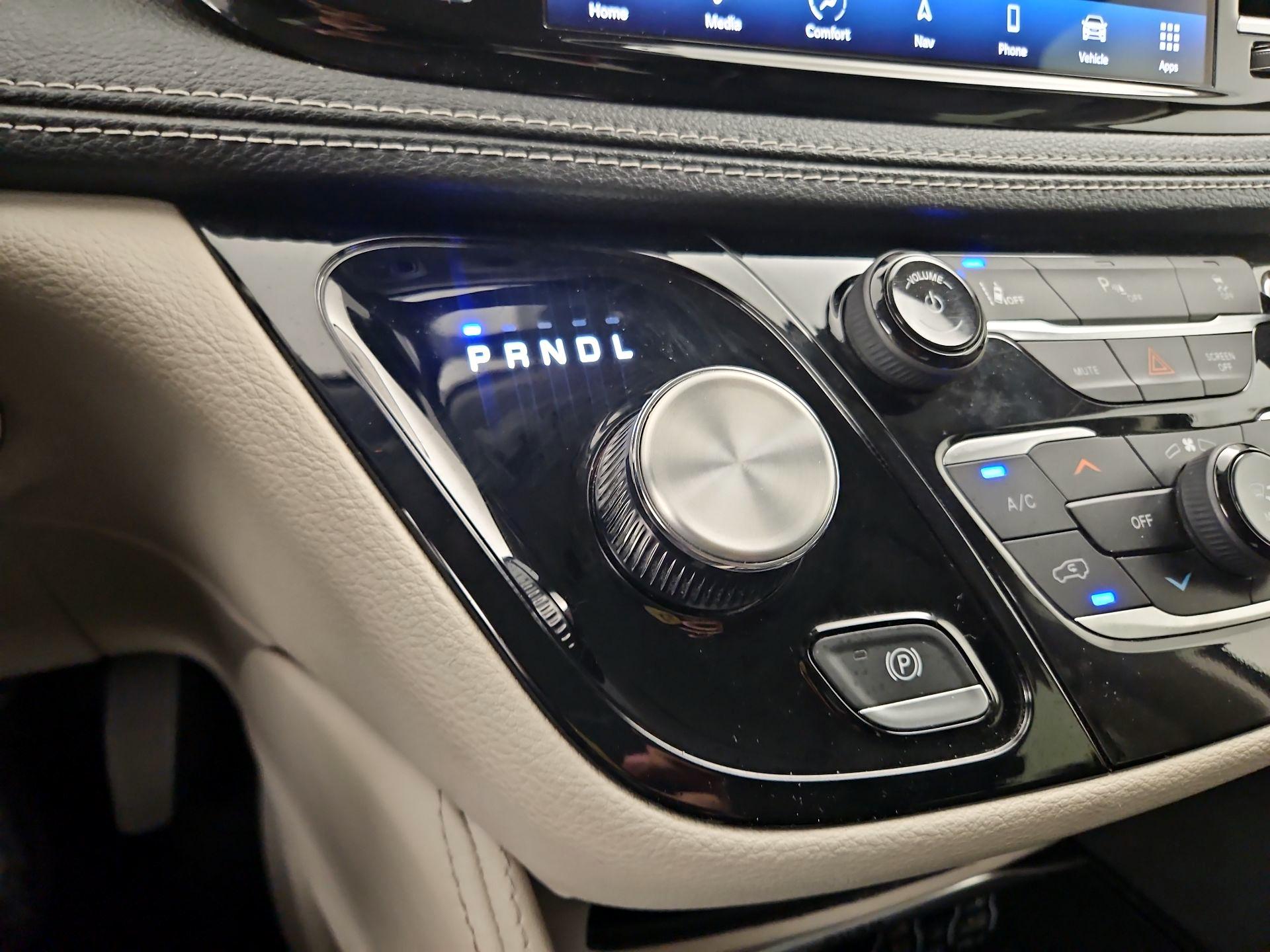 Thumbnail: 2023 Chrysler Pacifica - 18
