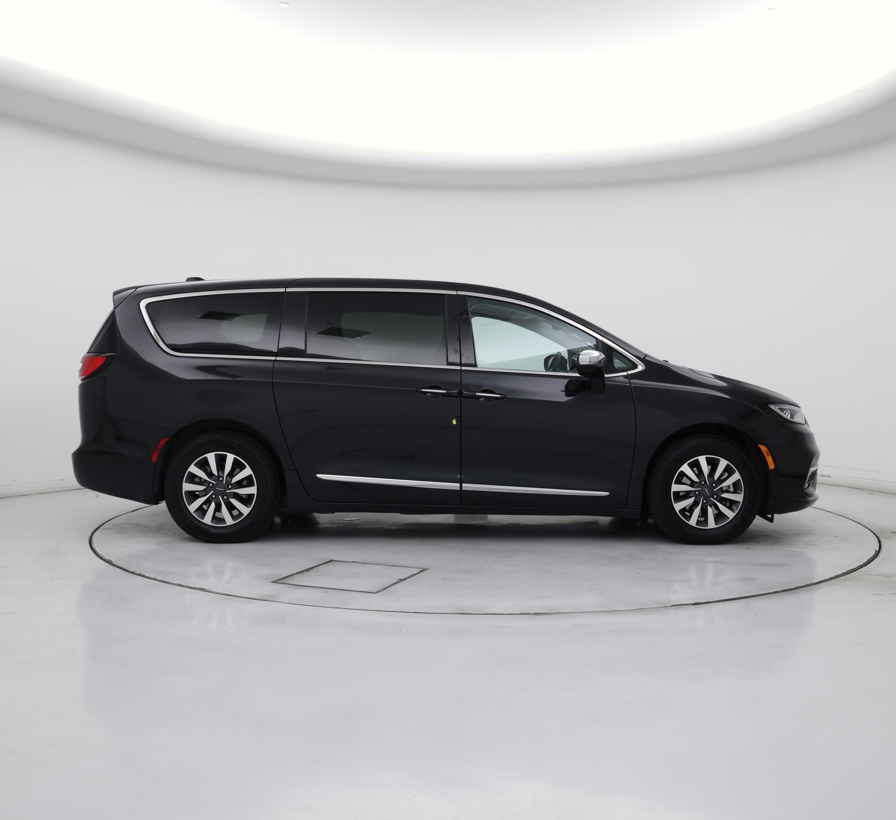 Thumbnail: 2023 Chrysler Pacifica - 7