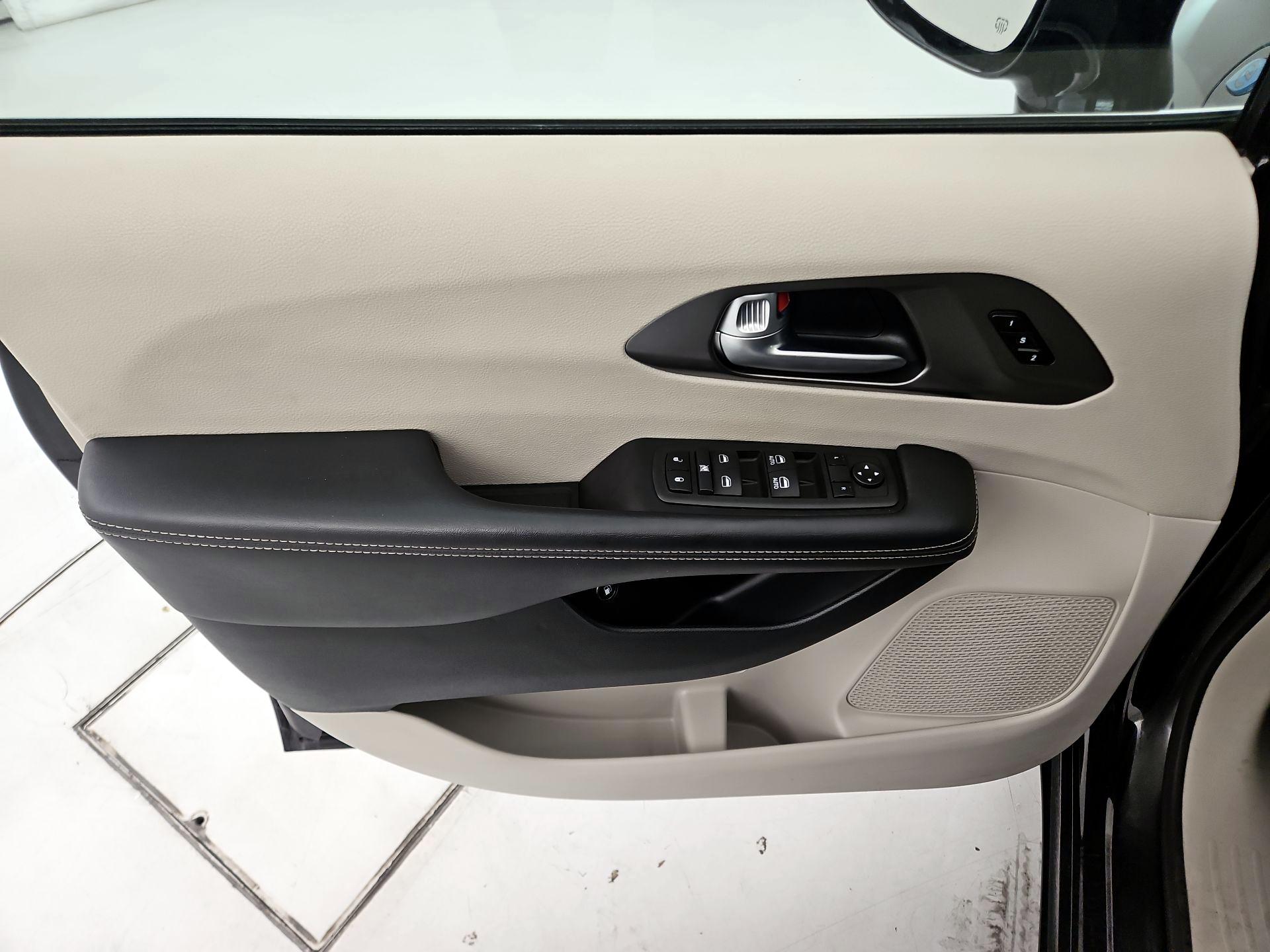 Thumbnail: 2024 Chrysler Pacifica - 12