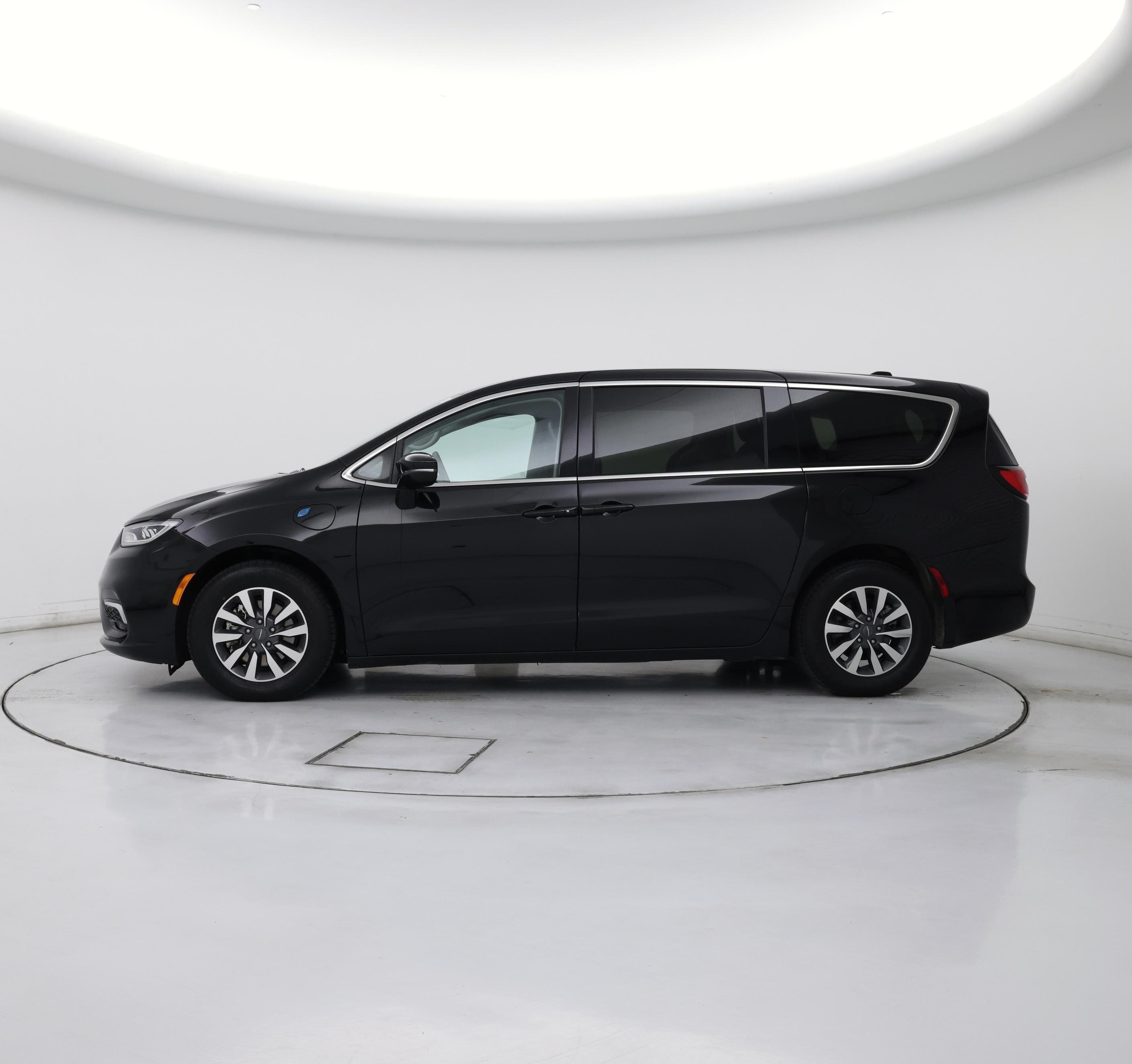 Thumbnail: 2024 Chrysler Pacifica - 3