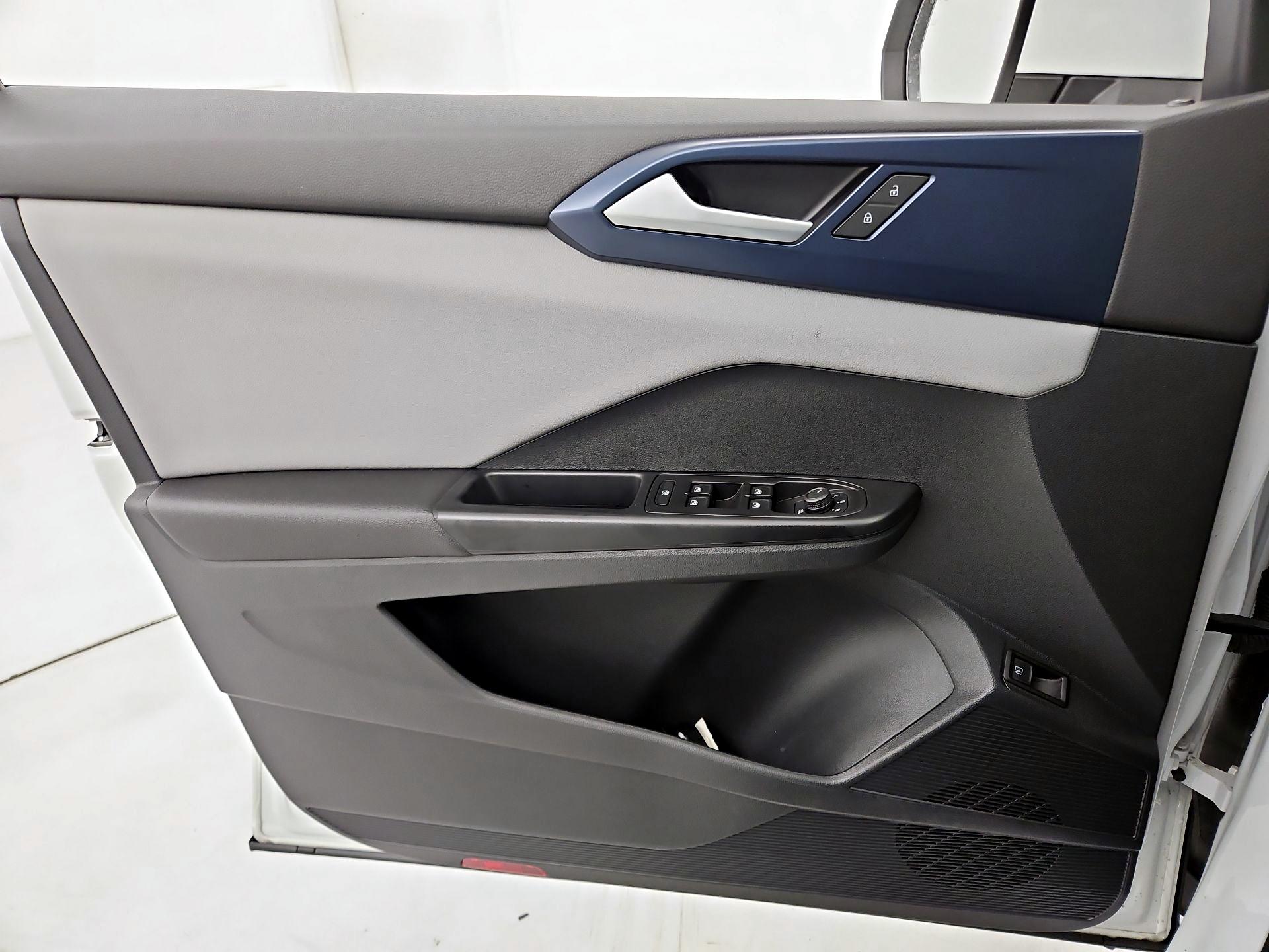 Thumbnail: 2023 Volkswagen Taos - 12