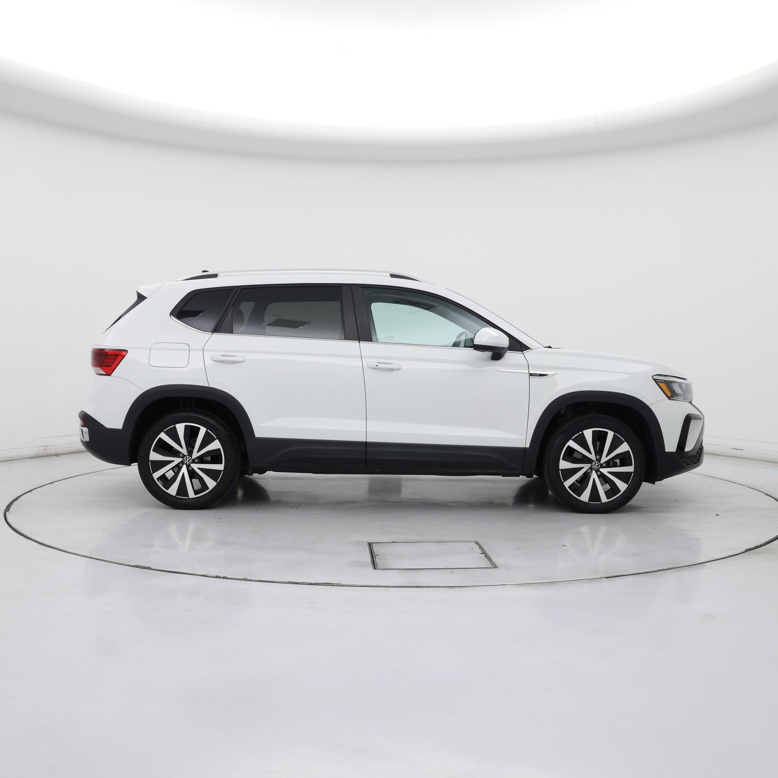 Thumbnail: 2023 Volkswagen Taos - 7