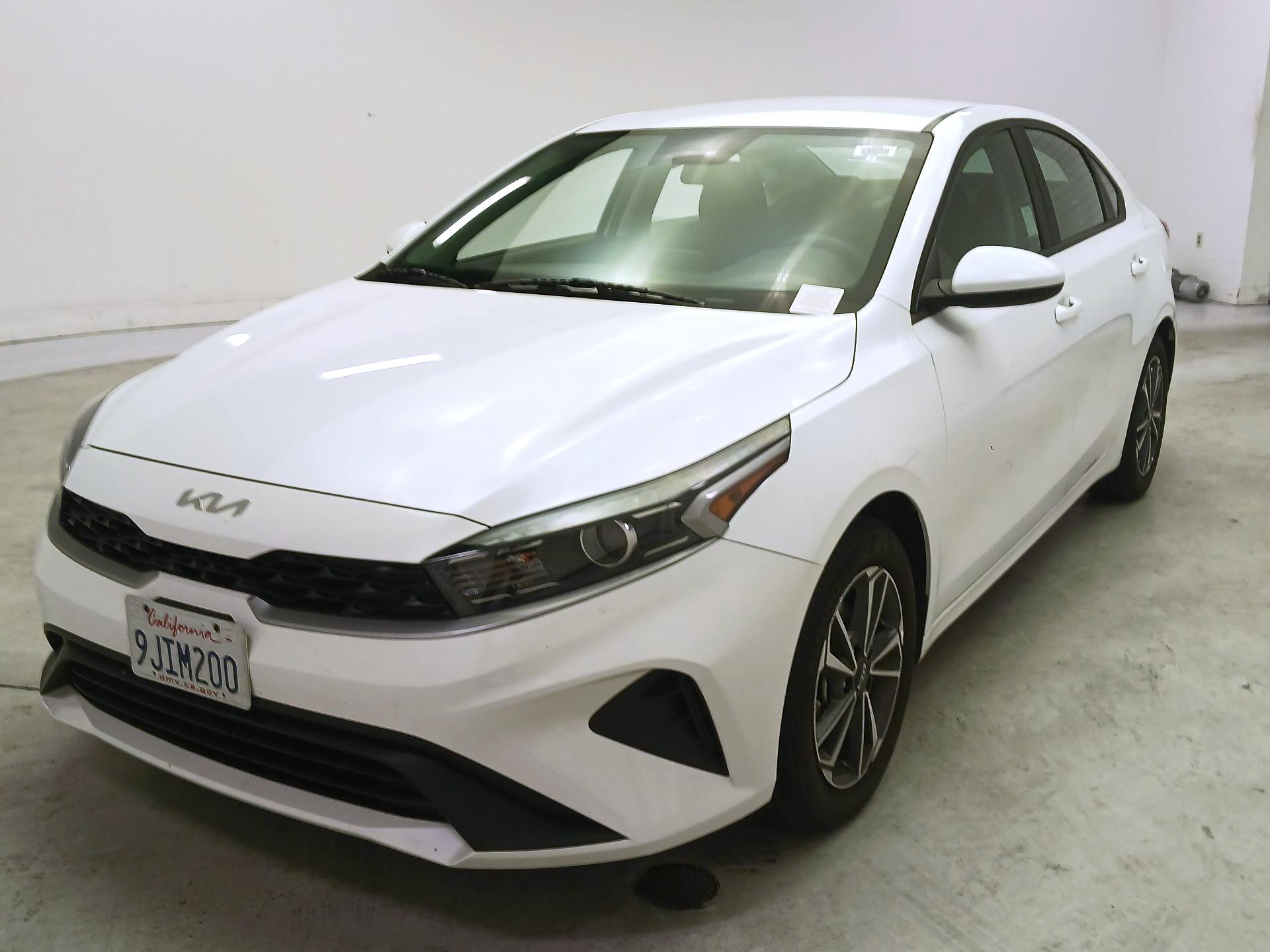 Thumbnail: 2023 Kia Forte - 3