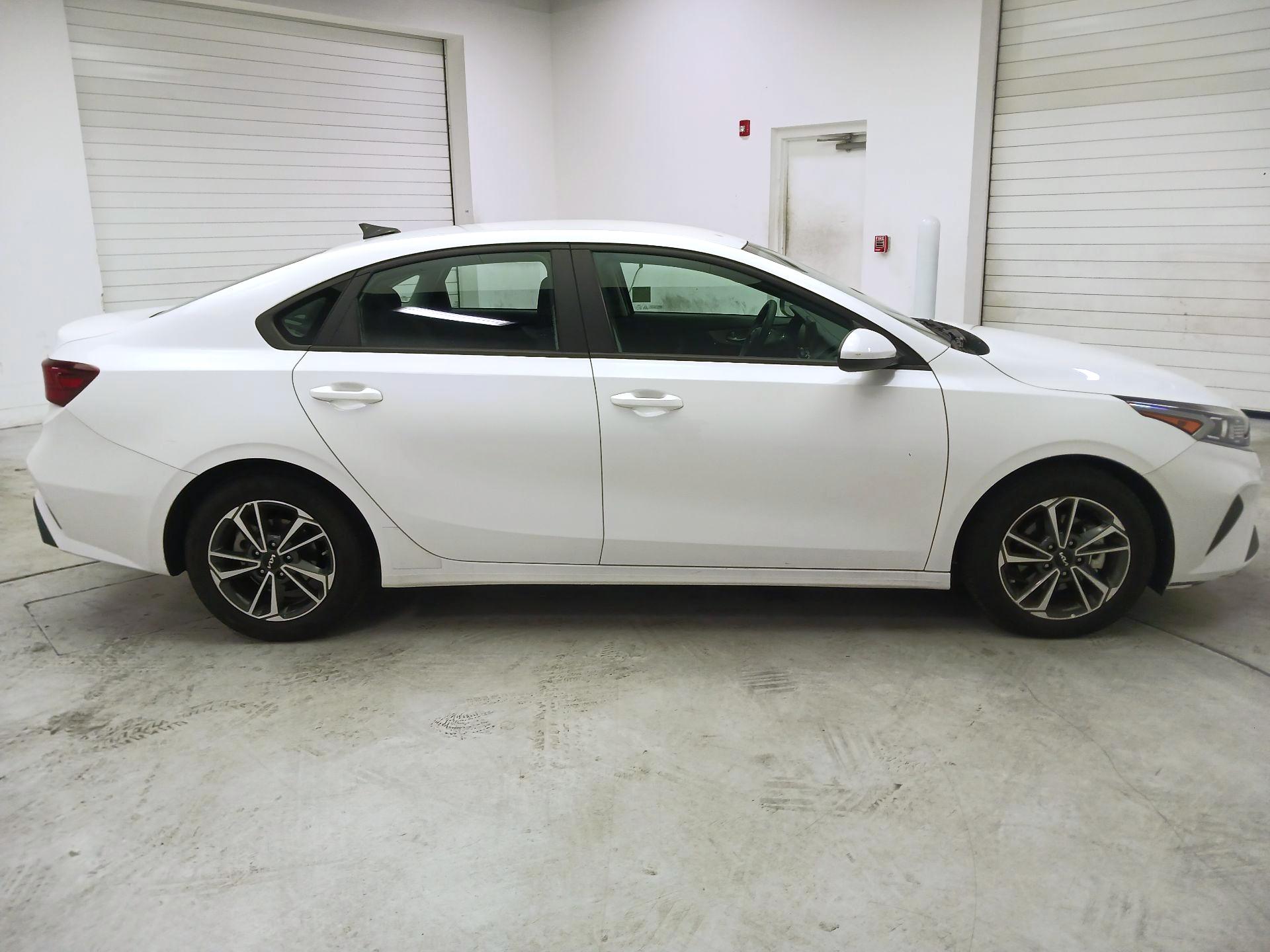 Thumbnail: 2023 Kia Forte - 4