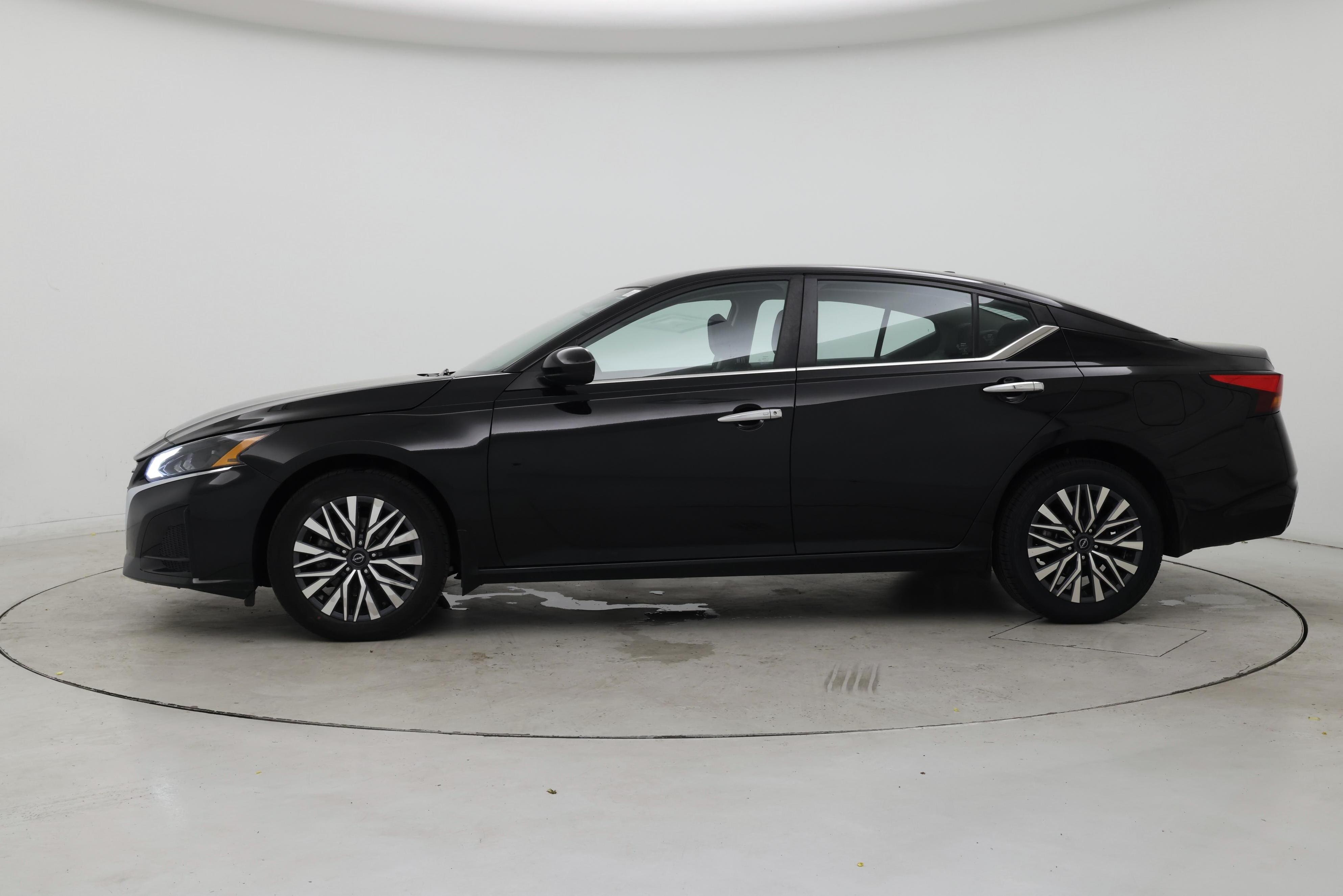 Thumbnail: 2023 Nissan Altima - 3