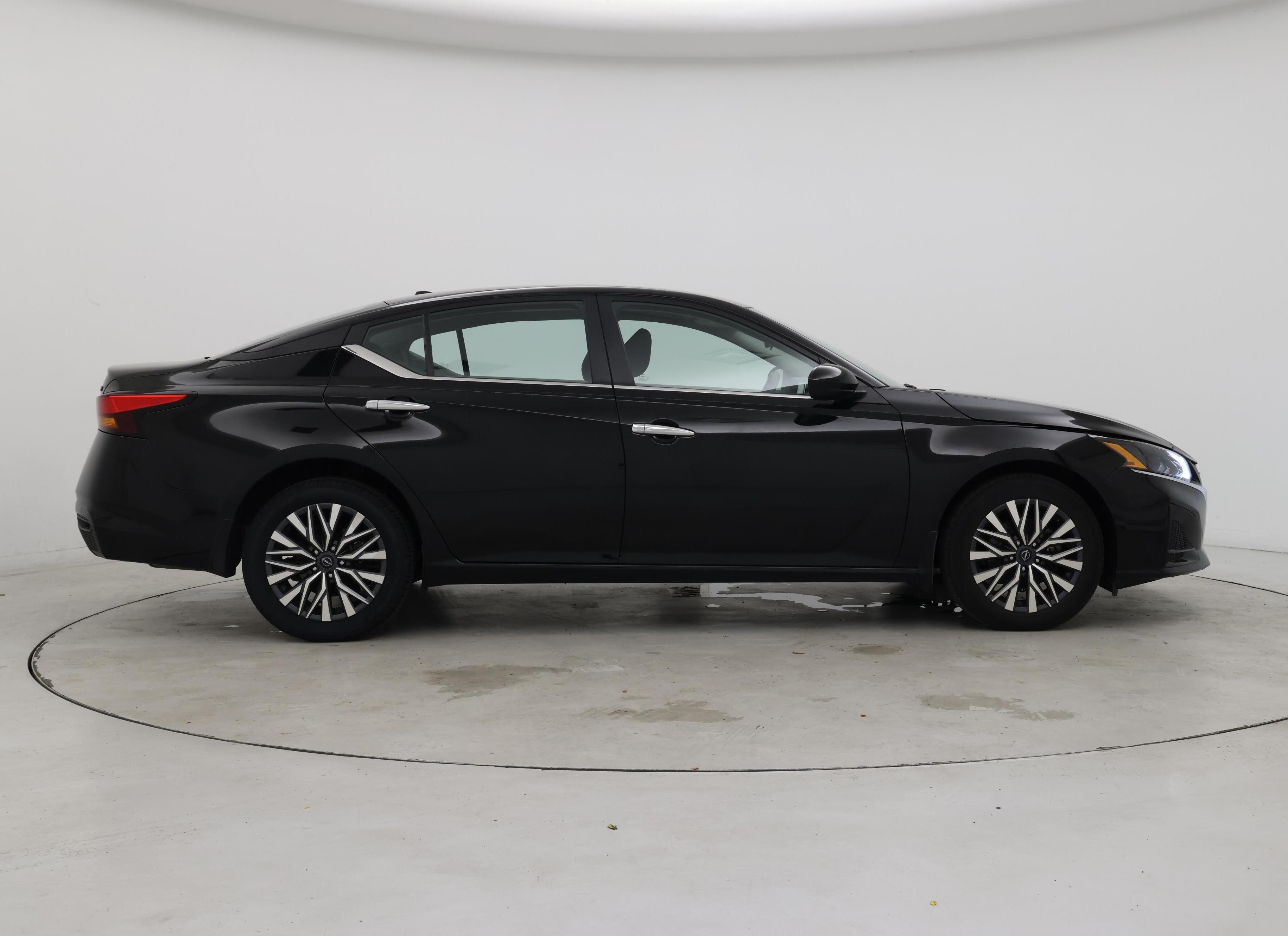 Thumbnail: 2023 Nissan Altima - 7