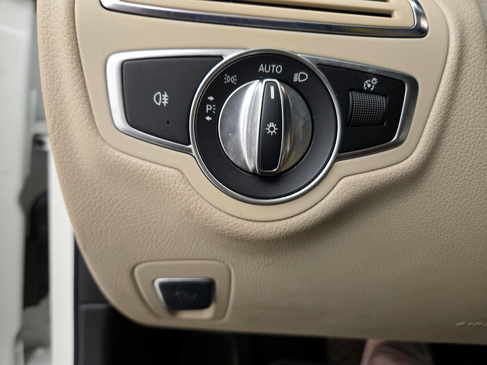 Thumbnail: 2019 Mercedes-Benz C-Class - 13