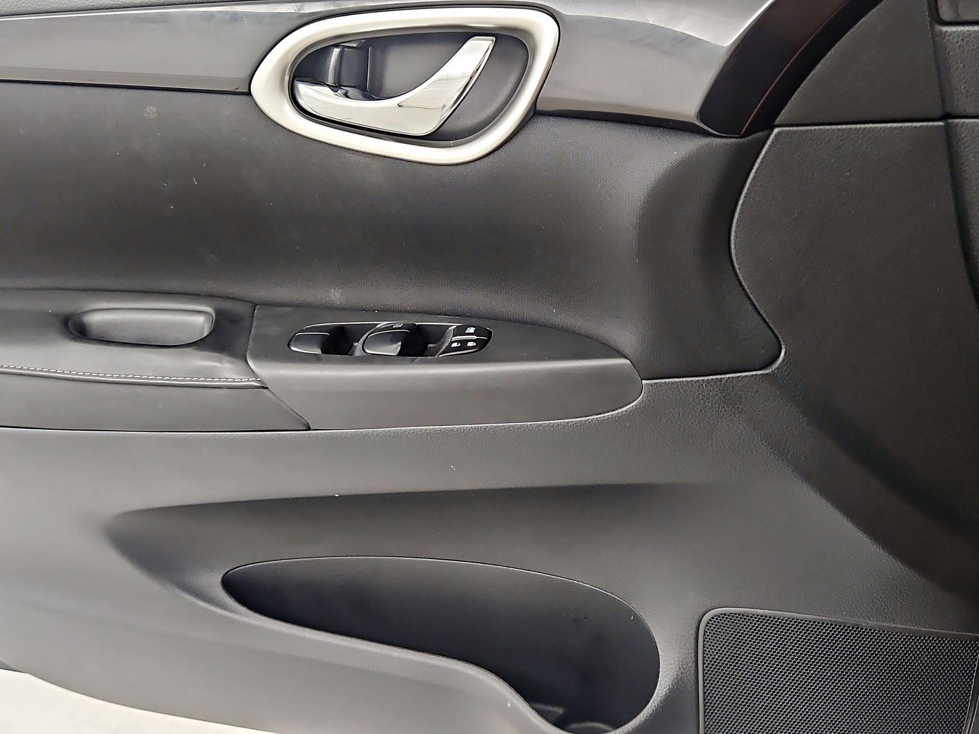 Thumbnail: 2018 Nissan Sentra - 12