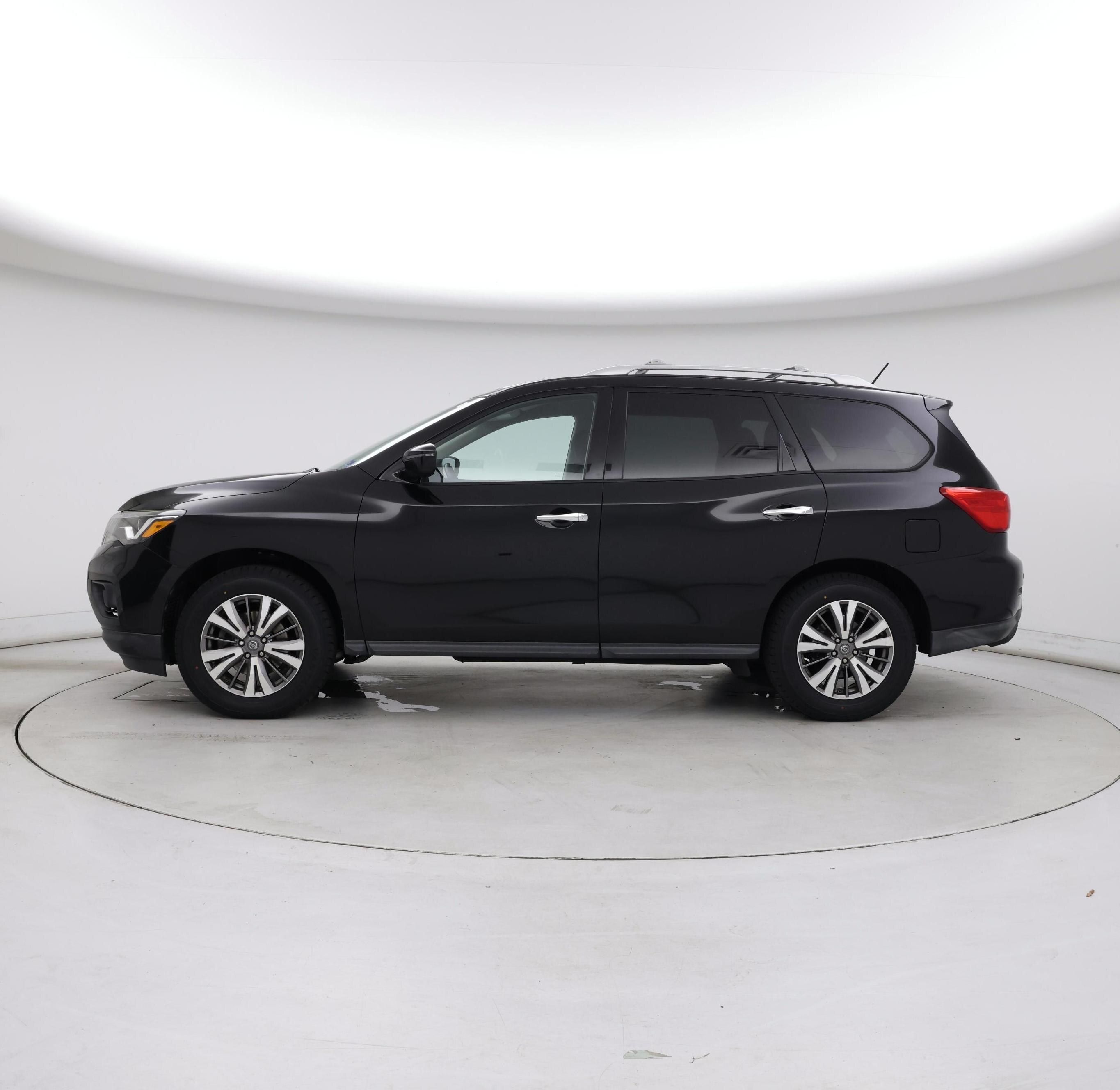 Thumbnail: 2018 Nissan Pathfinder - 3
