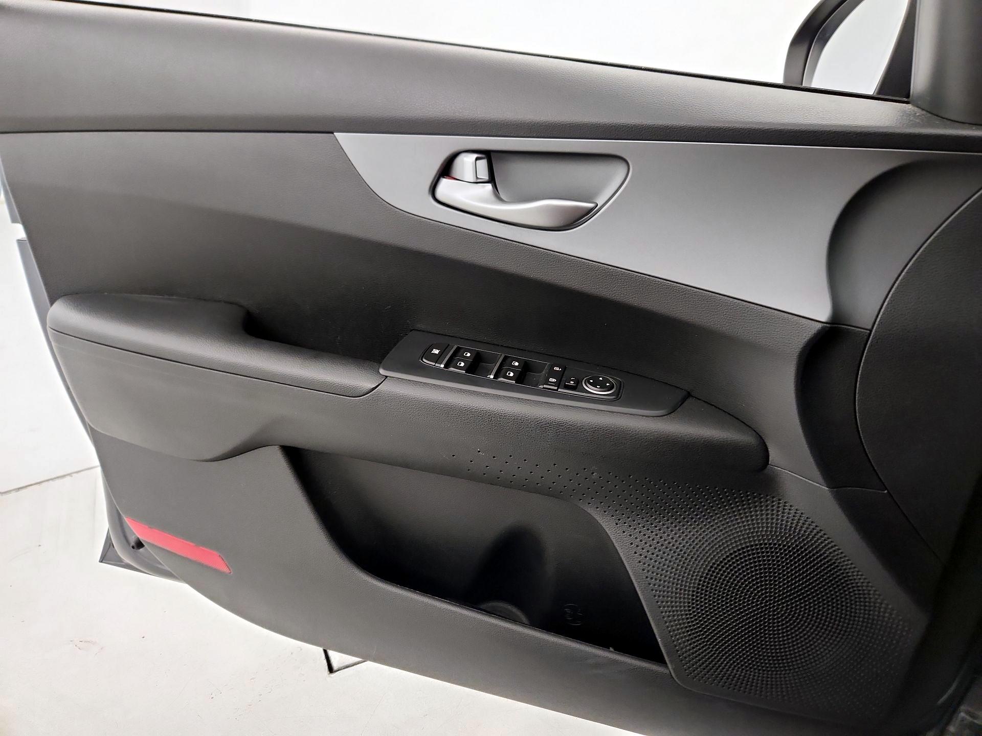 Thumbnail: 2020 Kia Forte - 12
