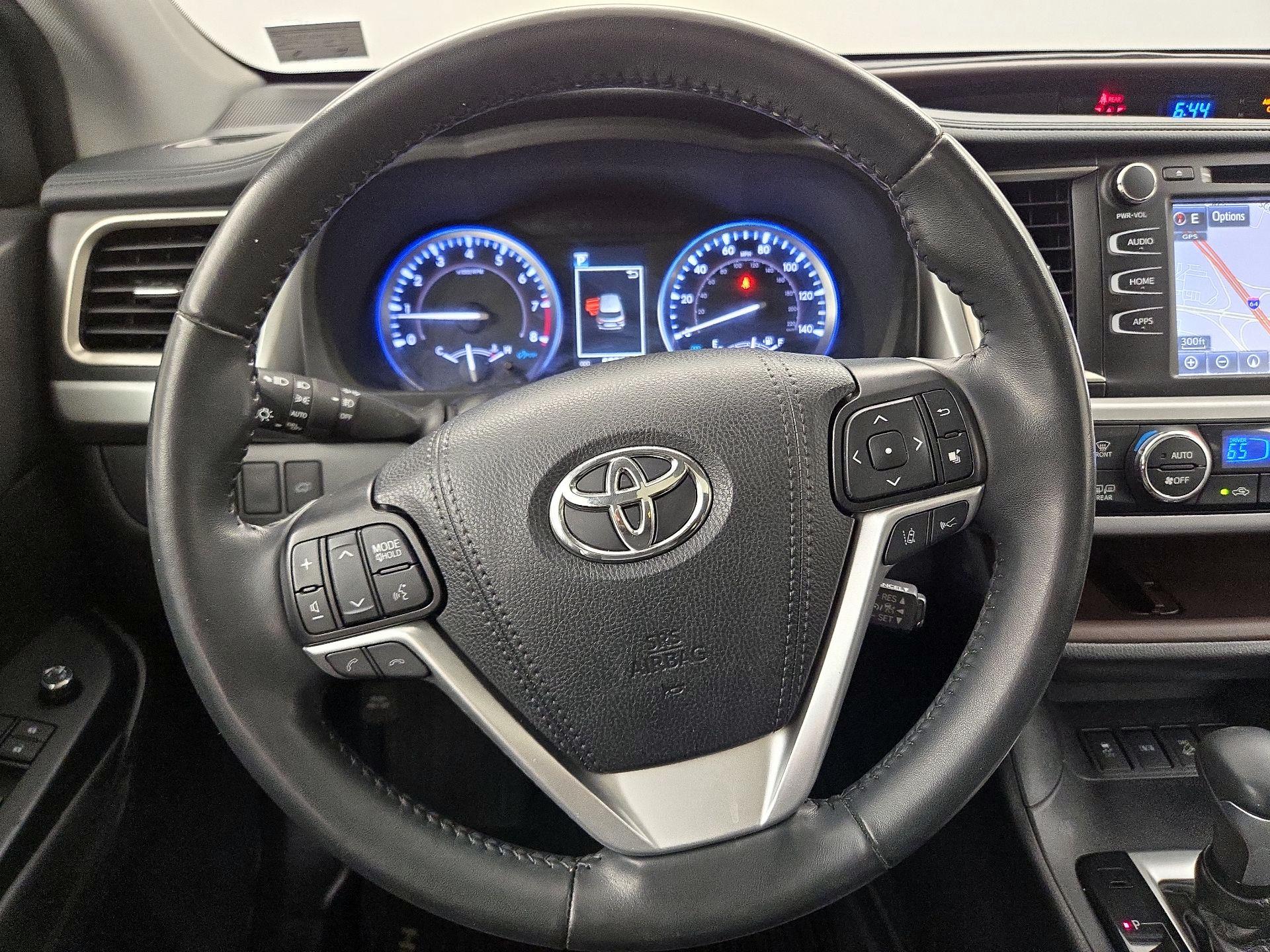 Thumbnail: 2019 Toyota Highlander - 10