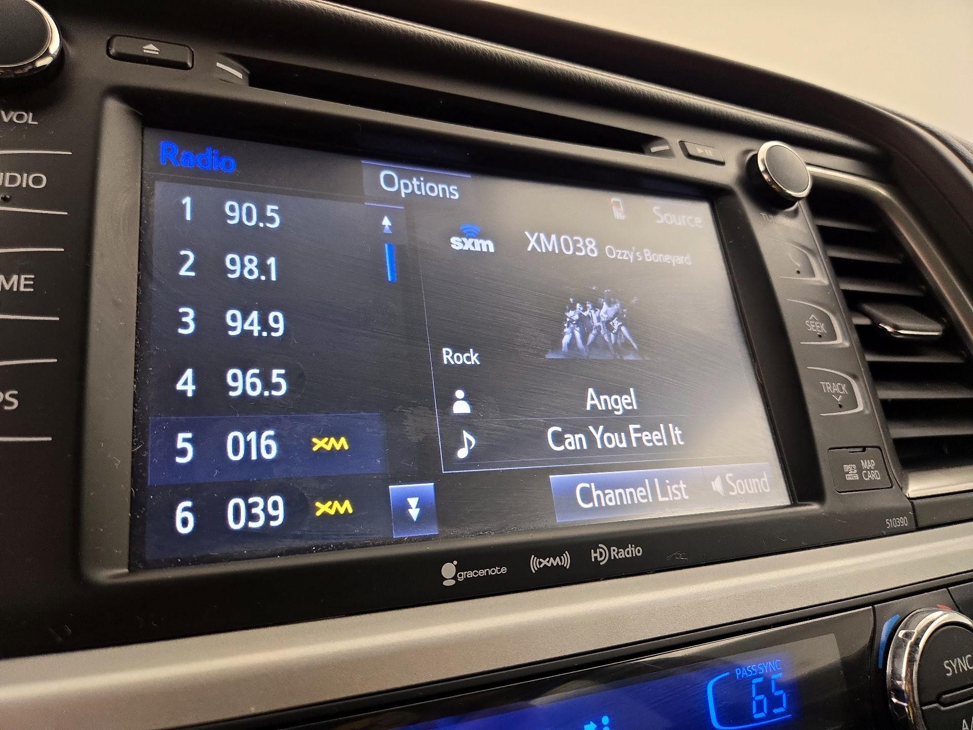 Thumbnail: 2019 Toyota Highlander - 16
