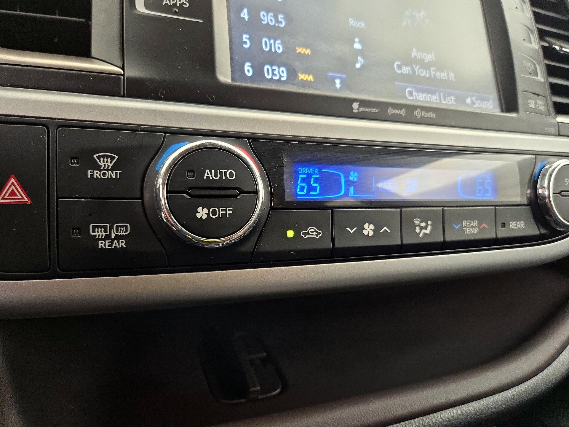 Thumbnail: 2019 Toyota Highlander - 17