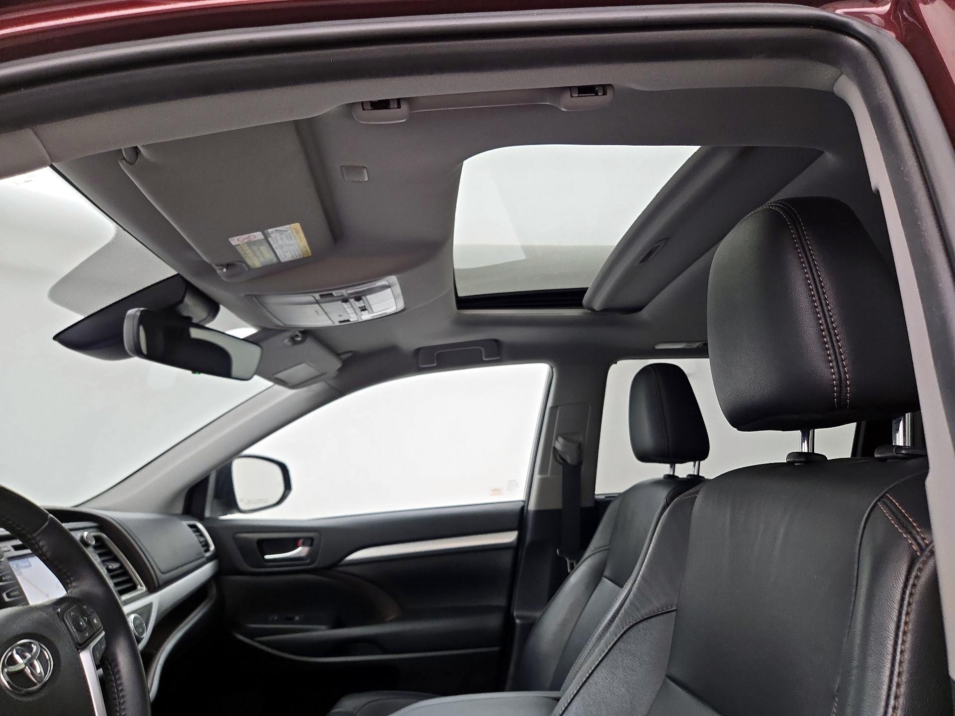 Thumbnail: 2019 Toyota Highlander - 20