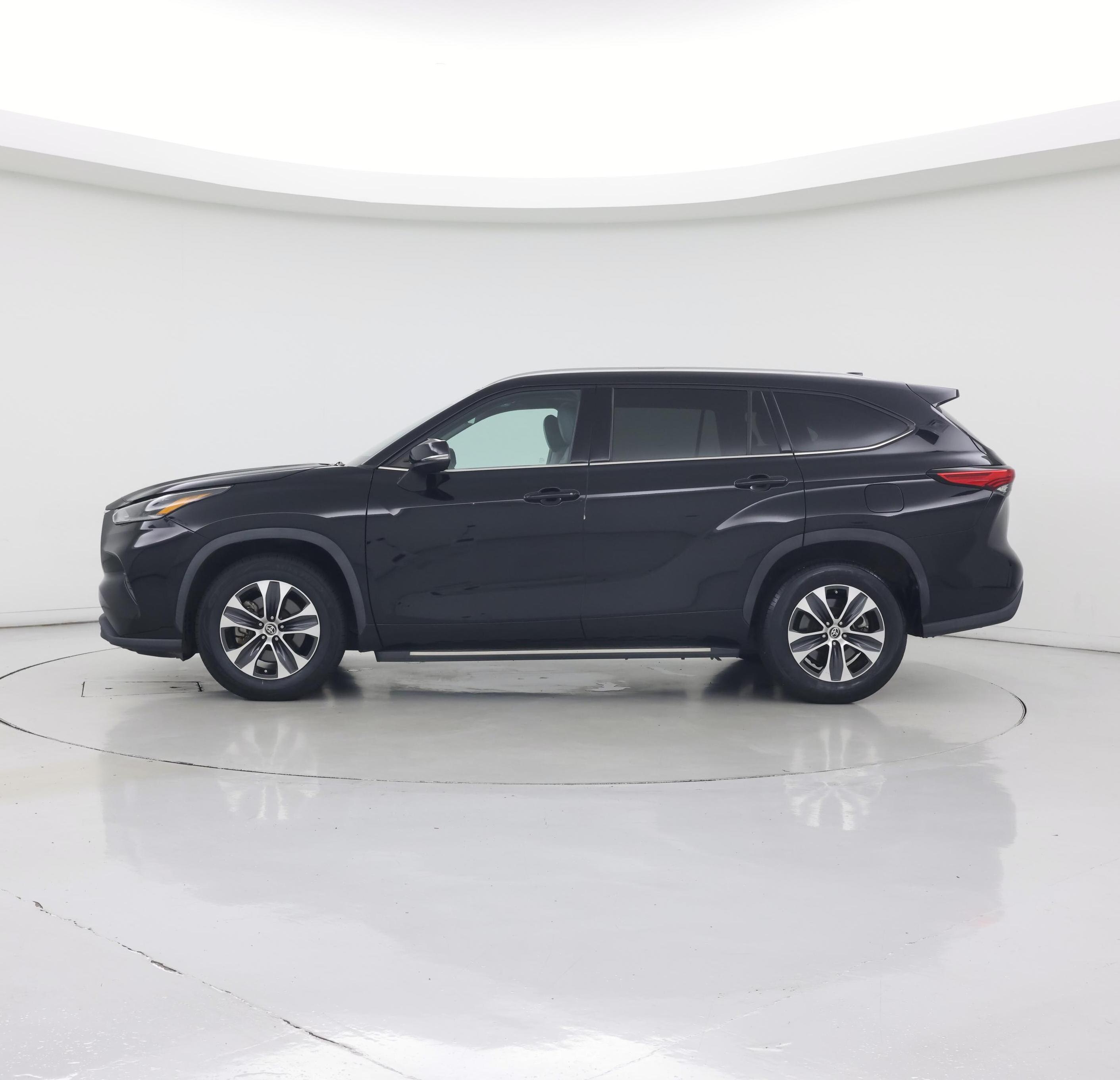 Thumbnail: 2021 Toyota Highlander - 3