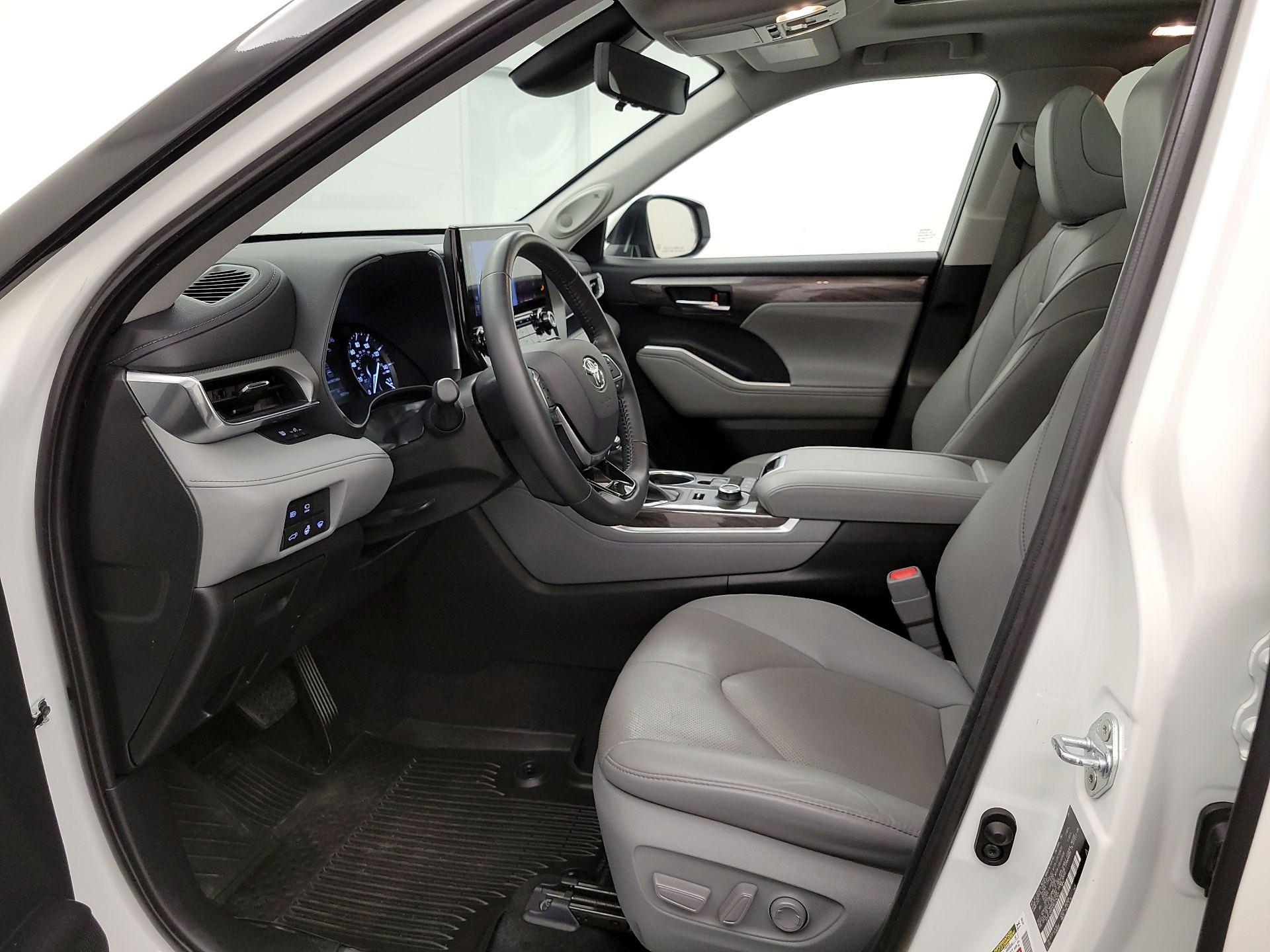 Thumbnail: 2021 Toyota Highlander - 11