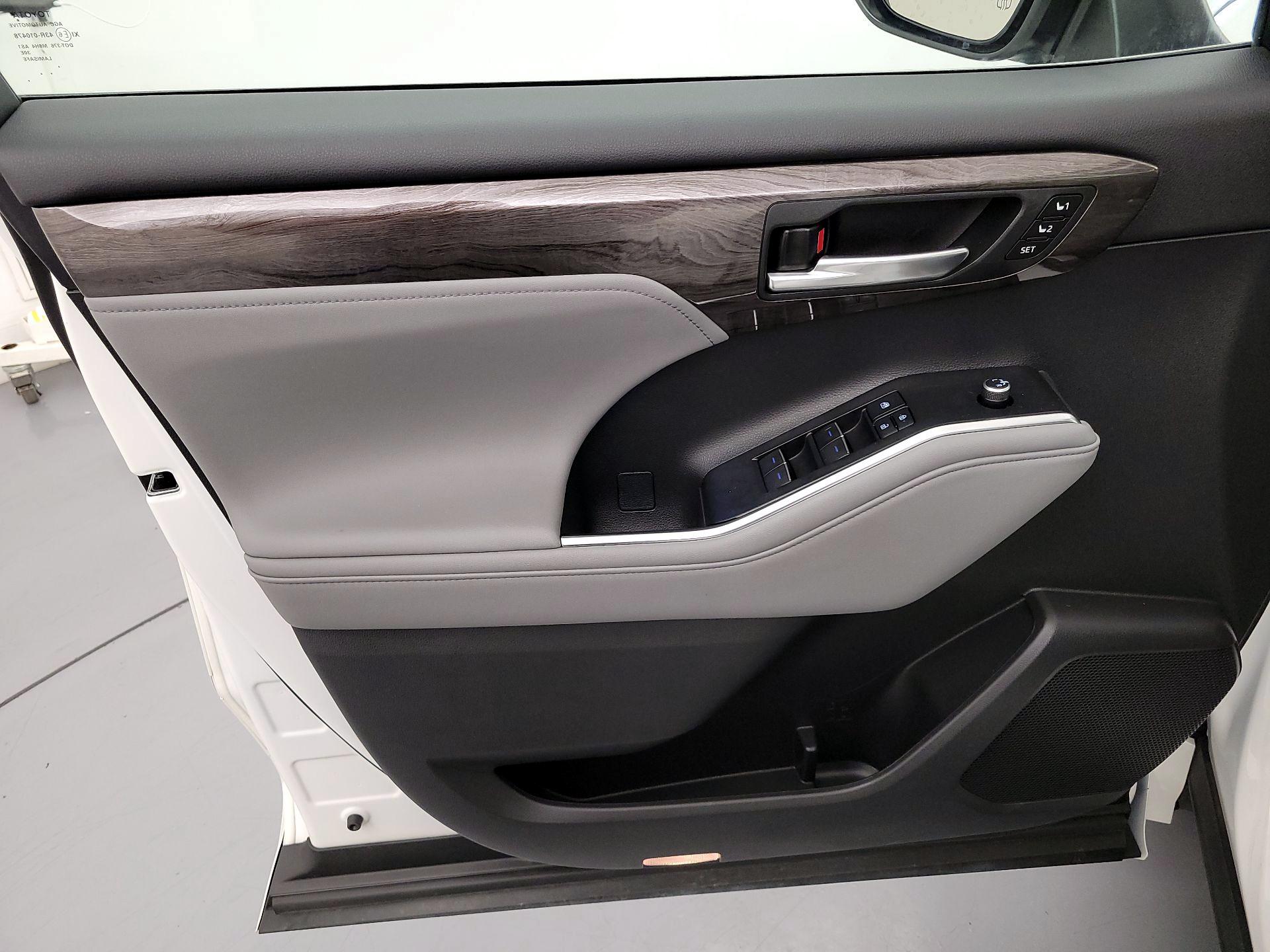 Thumbnail: 2021 Toyota Highlander - 12