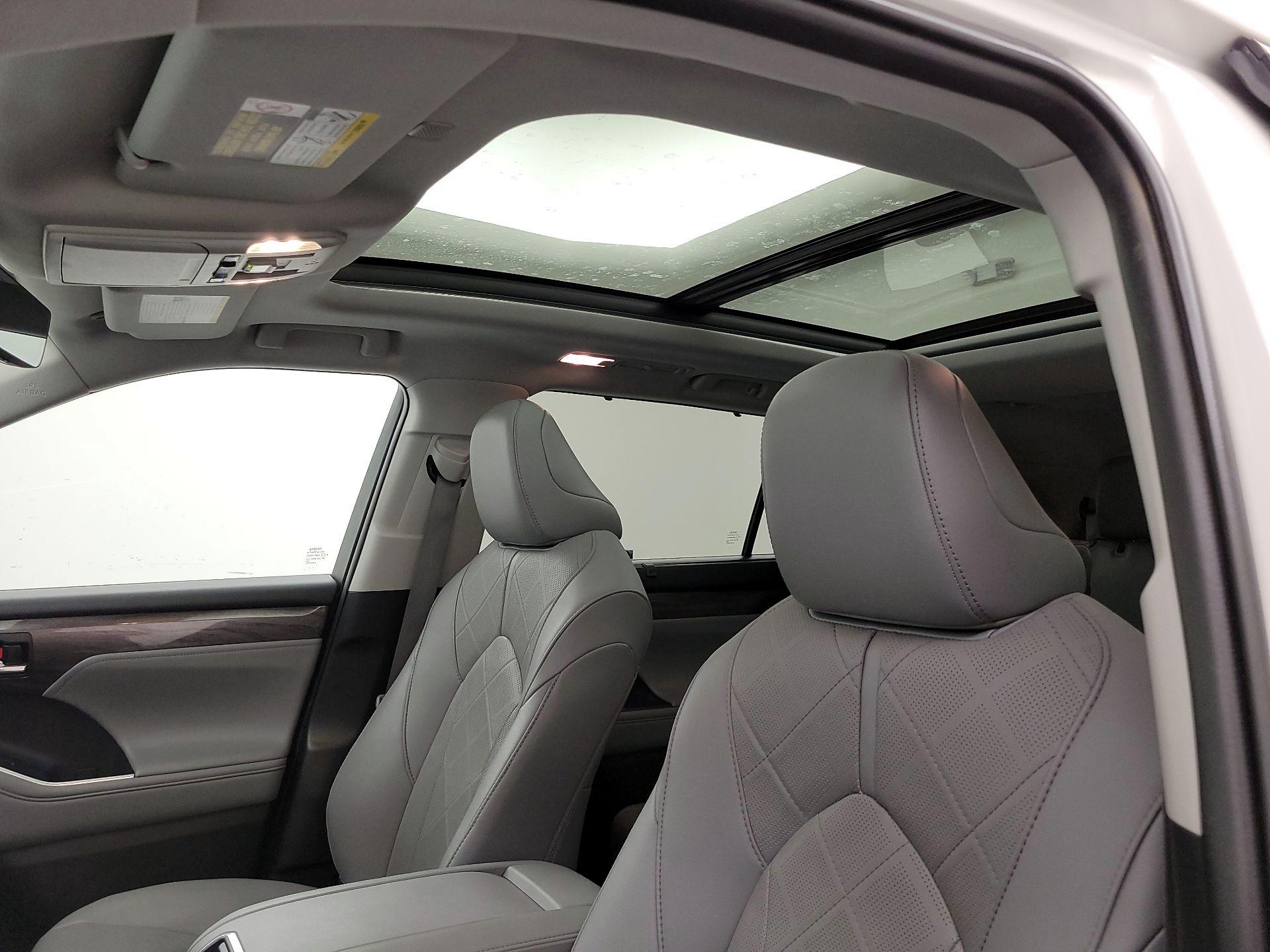 Thumbnail: 2021 Toyota Highlander - 20