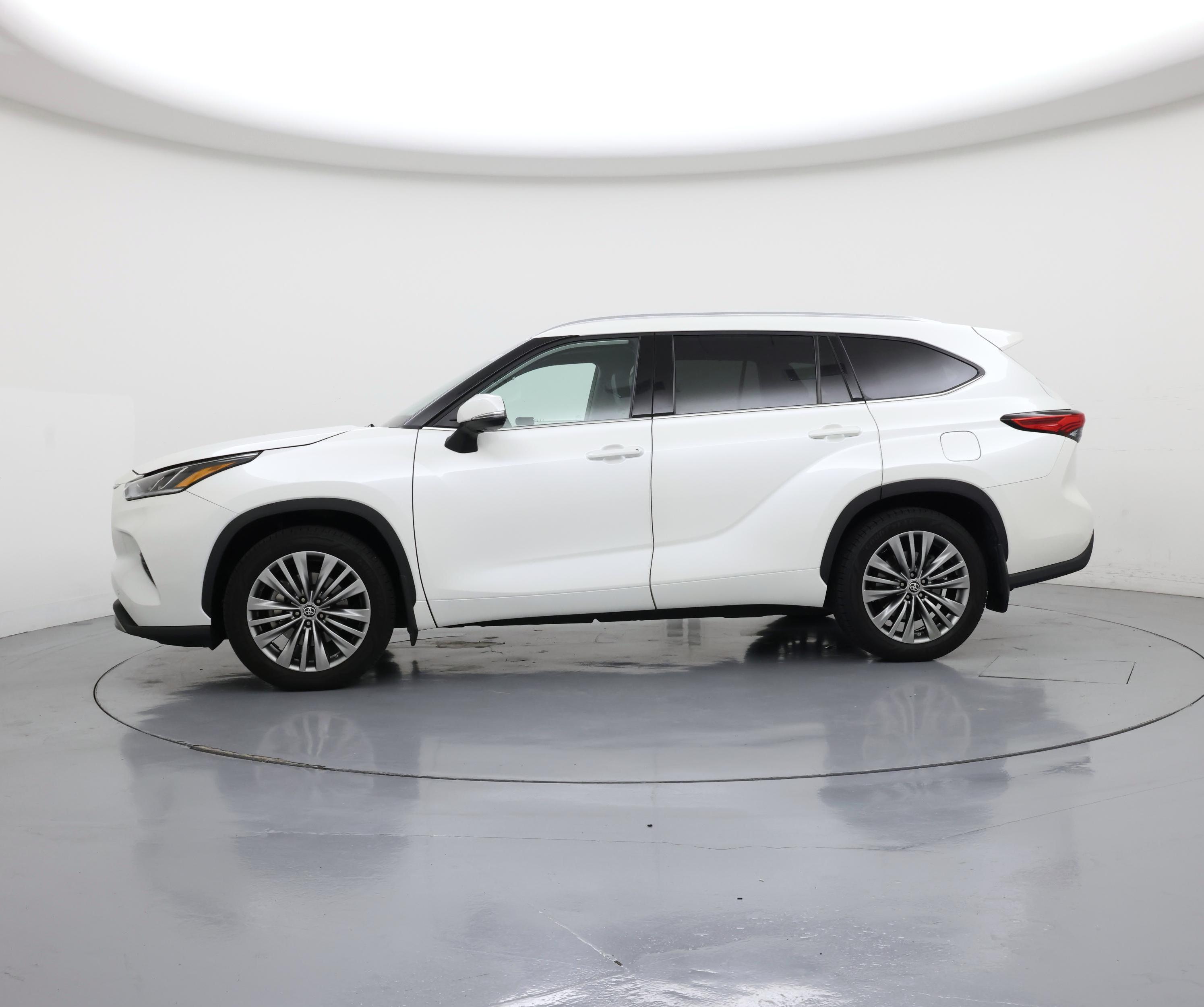 Thumbnail: 2021 Toyota Highlander - 3