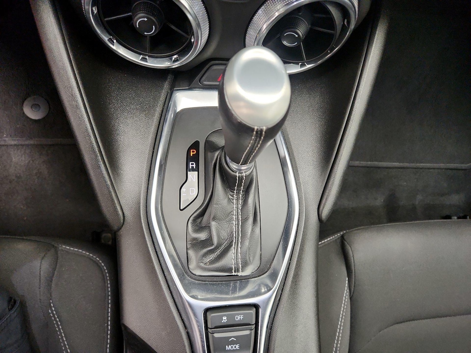 2022 Chevrolet Camaro LT1 - Photo 18