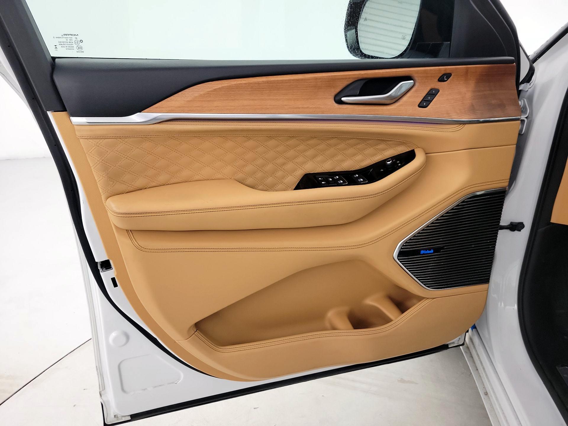 Thumbnail: 2023 Jeep Grand Cherokee L - 12