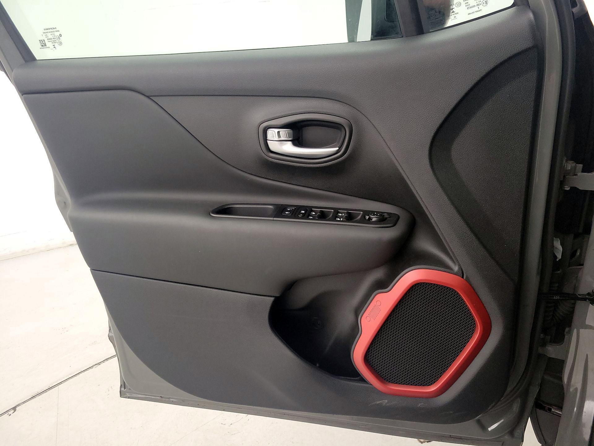Thumbnail: 2022 Jeep Renegade - 12