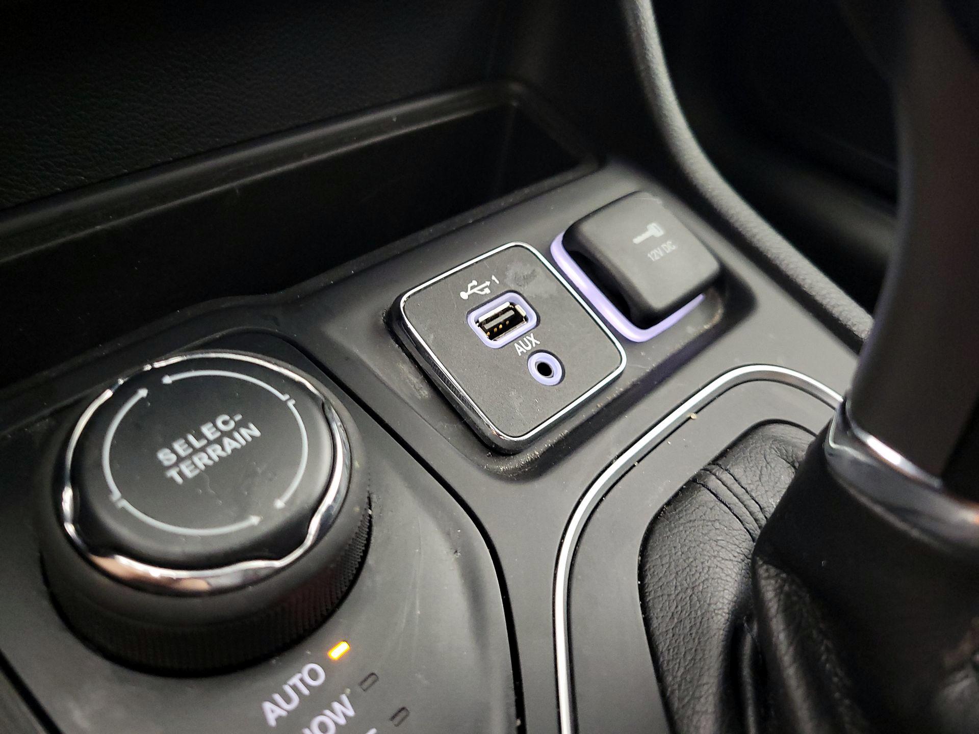 Thumbnail: 2022 Jeep Cherokee - 18