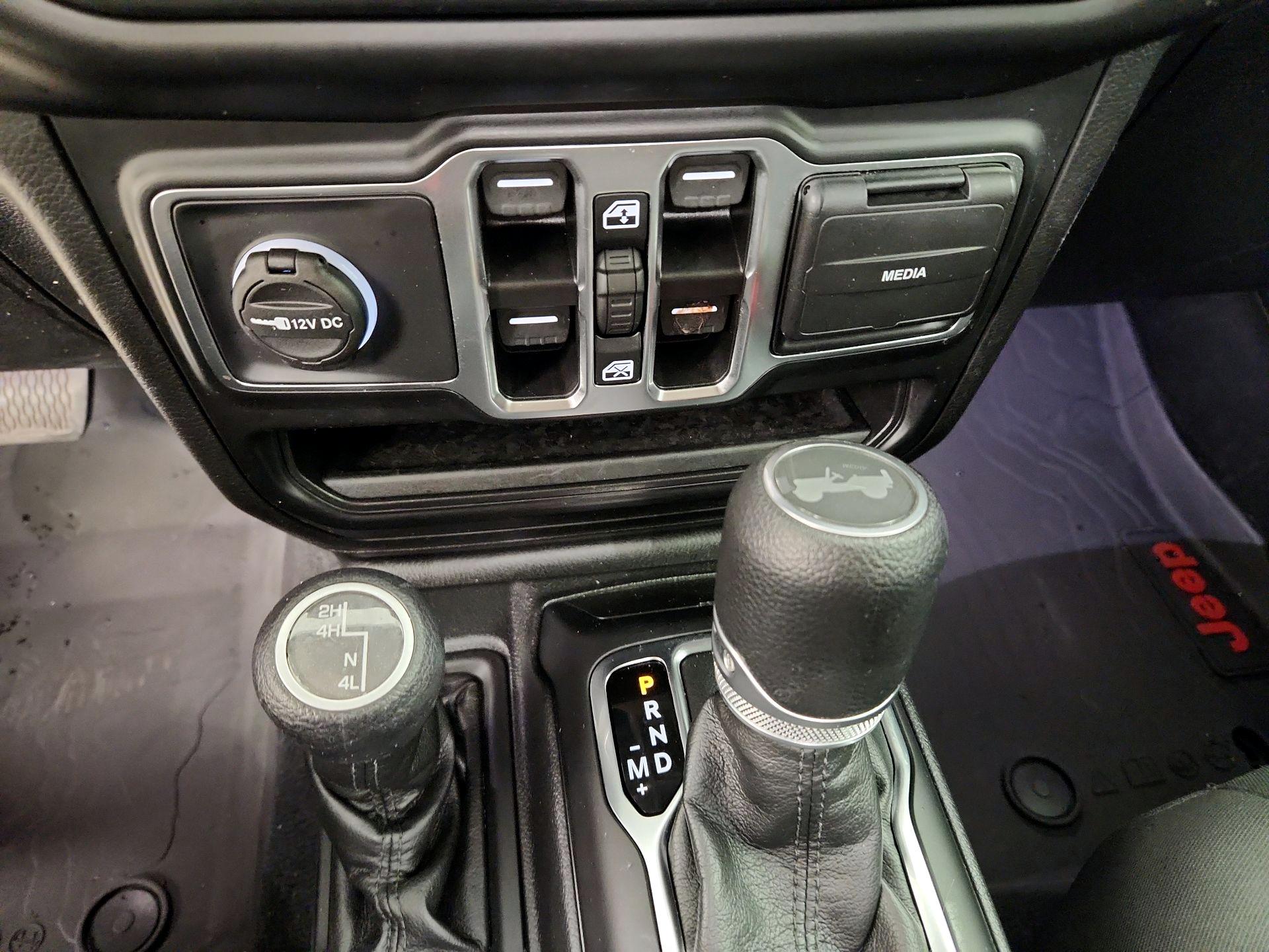 Thumbnail: 2022 Jeep Wrangler - 18
