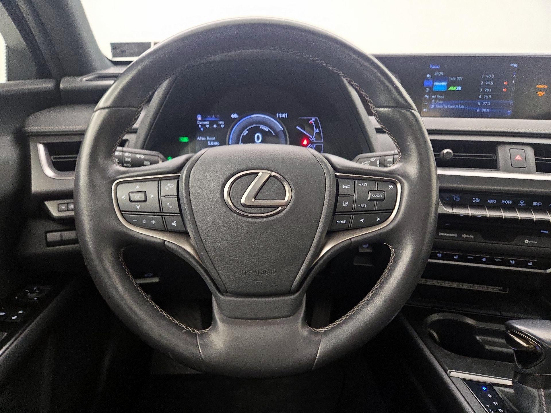 Thumbnail: 2021 Lexus UX - 10