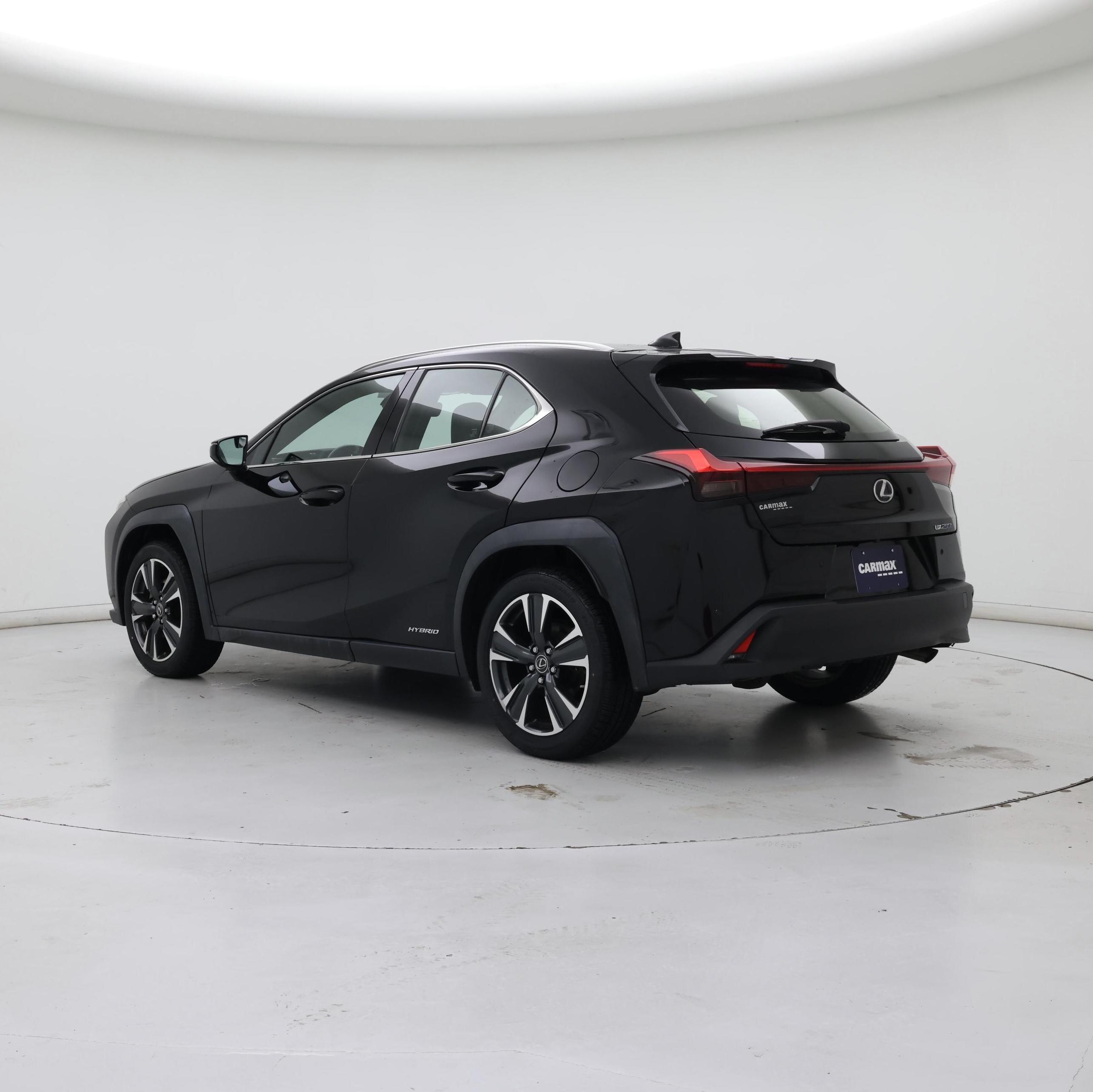 Thumbnail: 2021 Lexus UX - 2