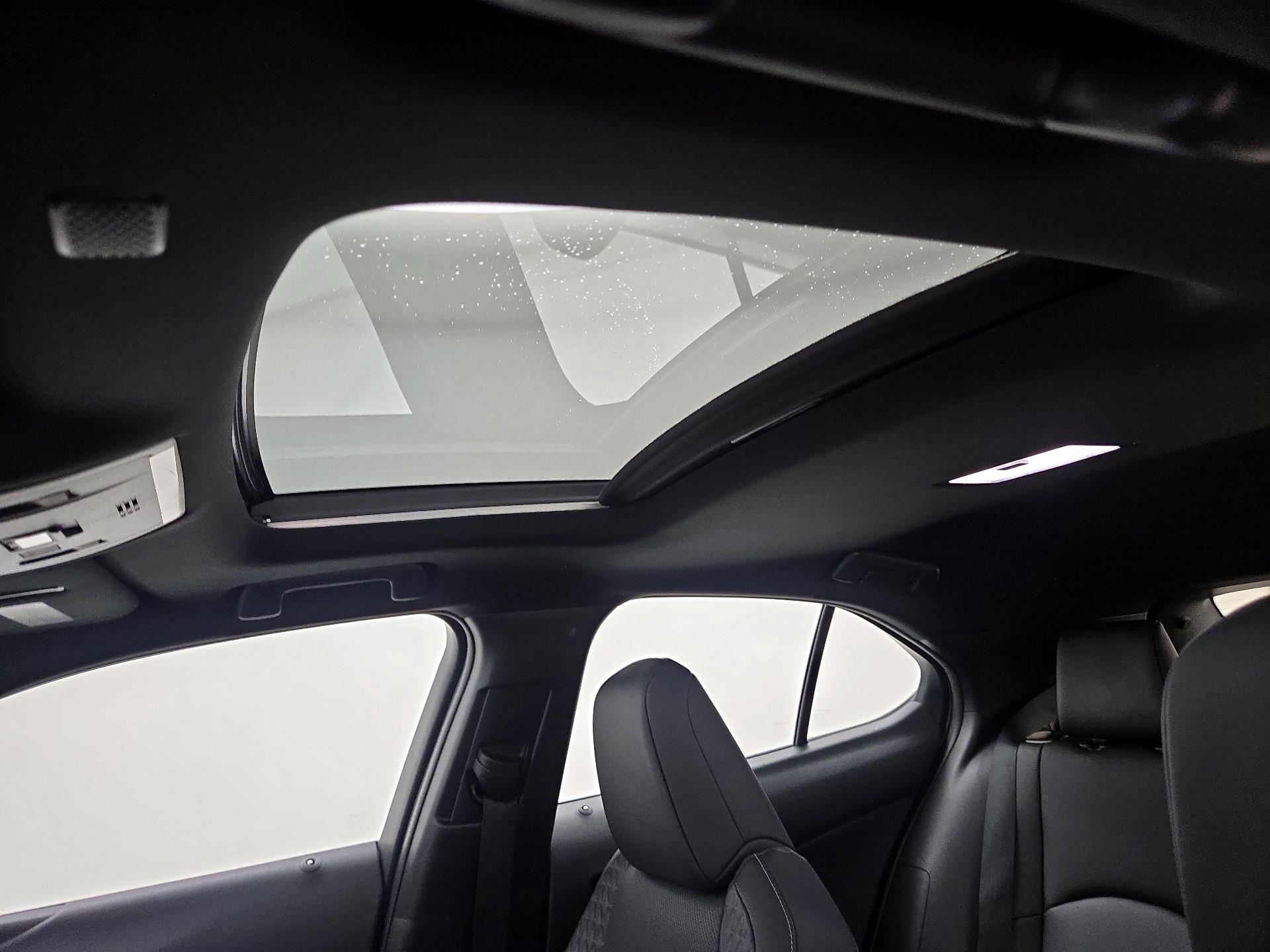 Thumbnail: 2021 Lexus UX - 19